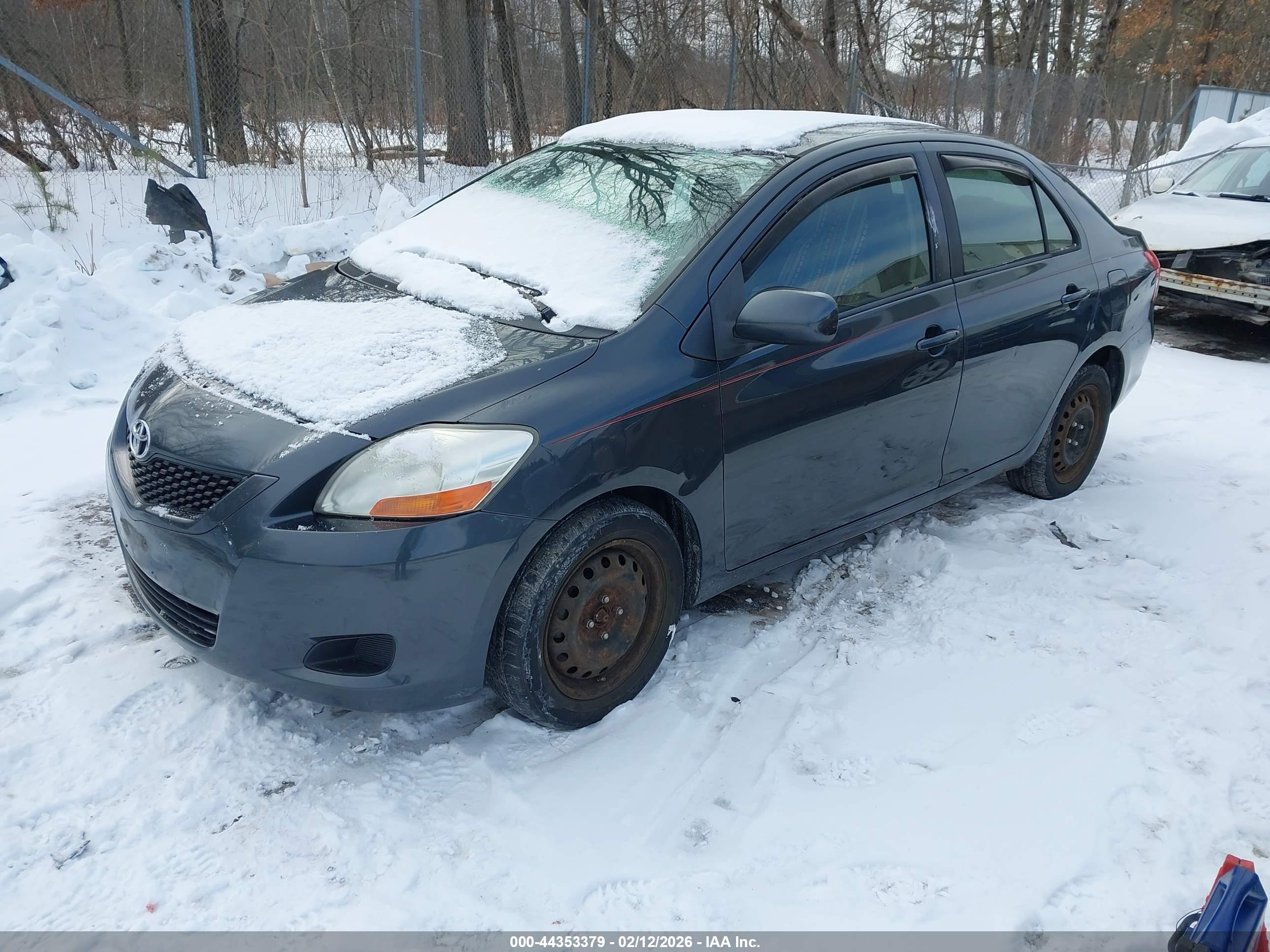 TOYOTA YARIS image 2