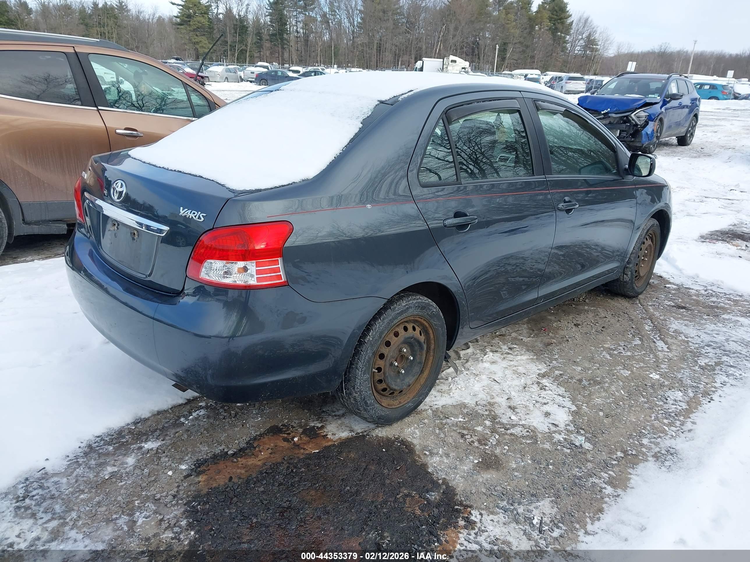 TOYOTA YARIS image 4