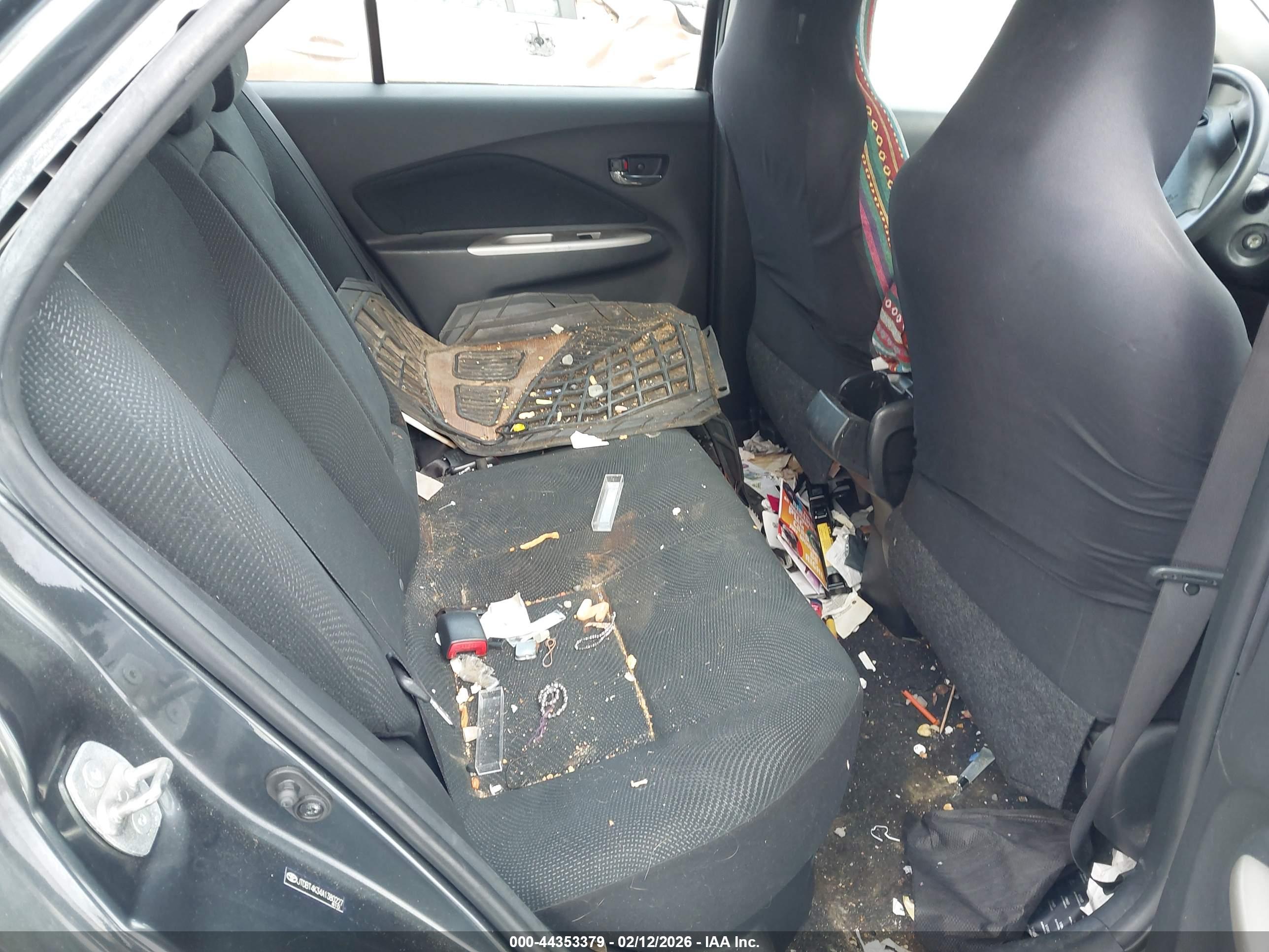 TOYOTA YARIS image 8