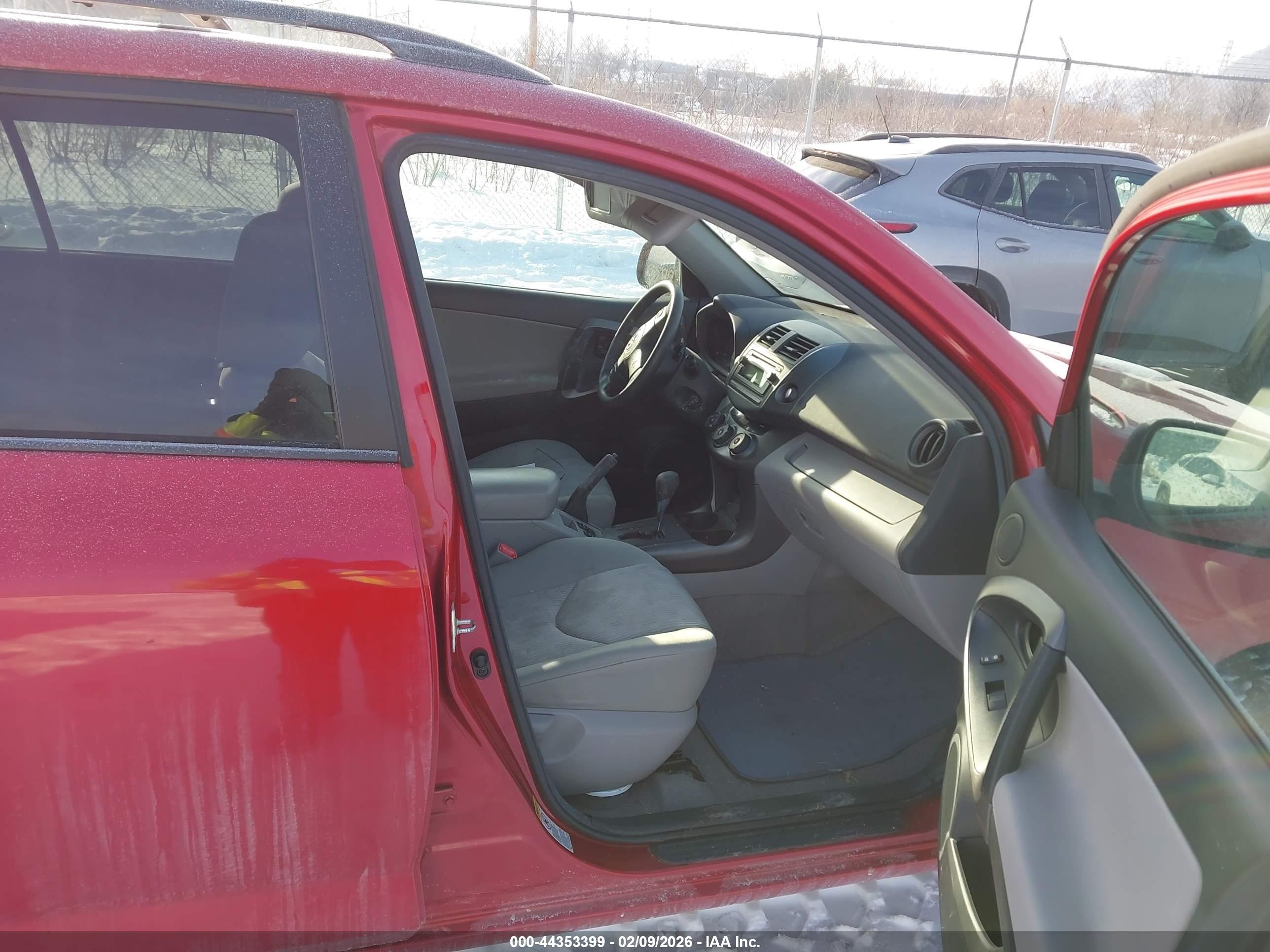 TOYOTA RAV4 image 5