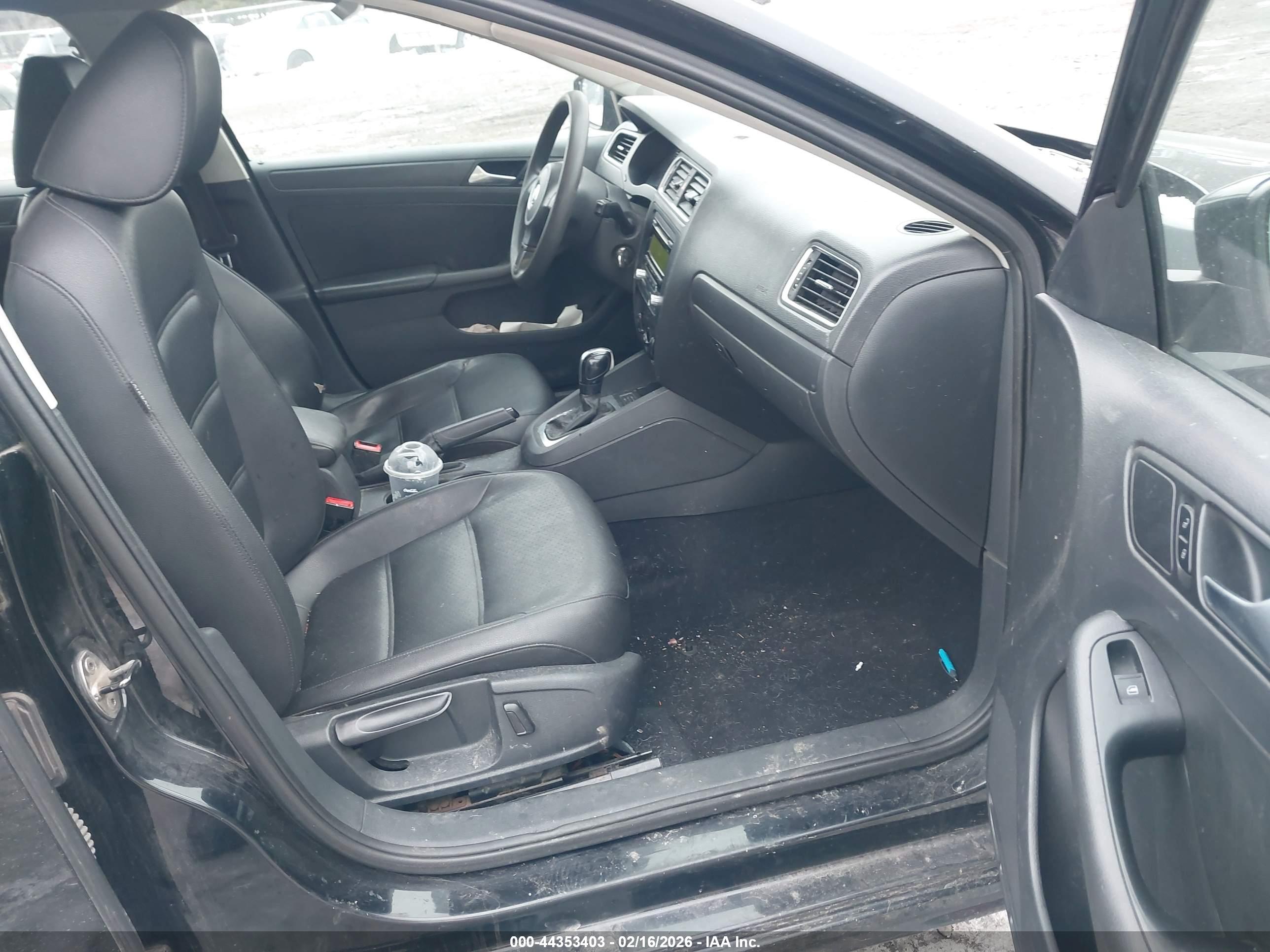 VOLKSWAGEN JETTA image 5