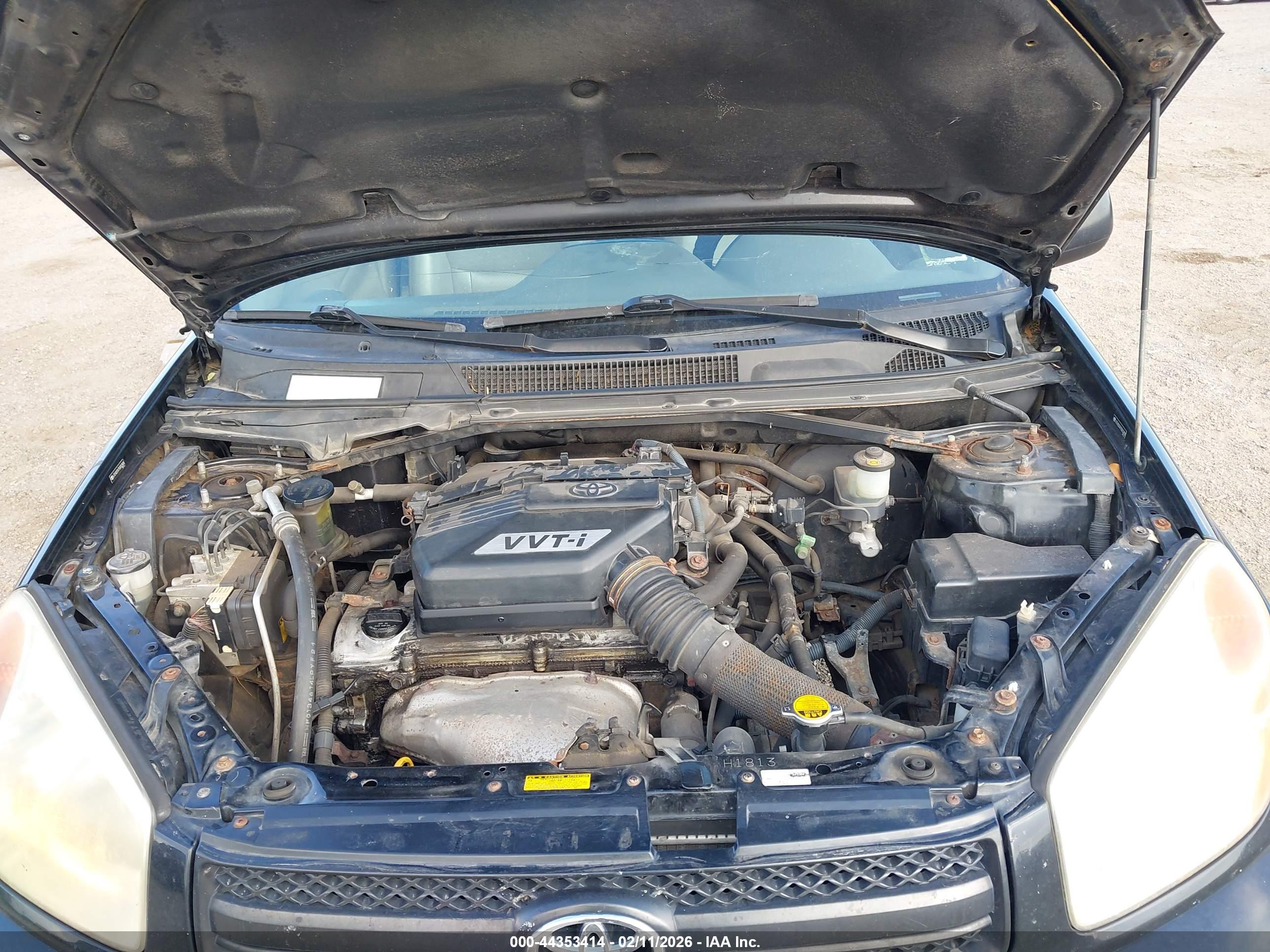 TOYOTA RAV4 image 10