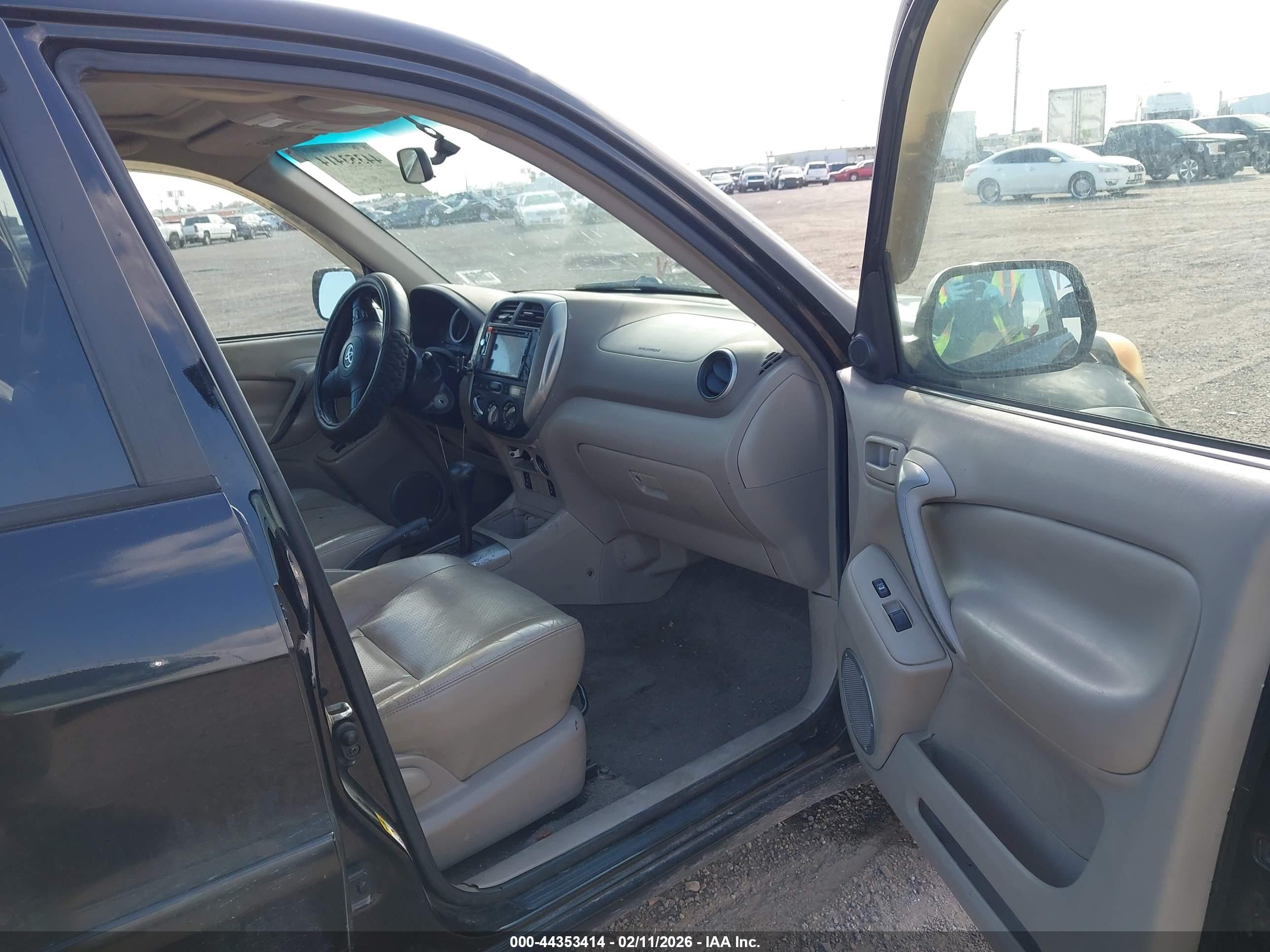 TOYOTA RAV4 image 5