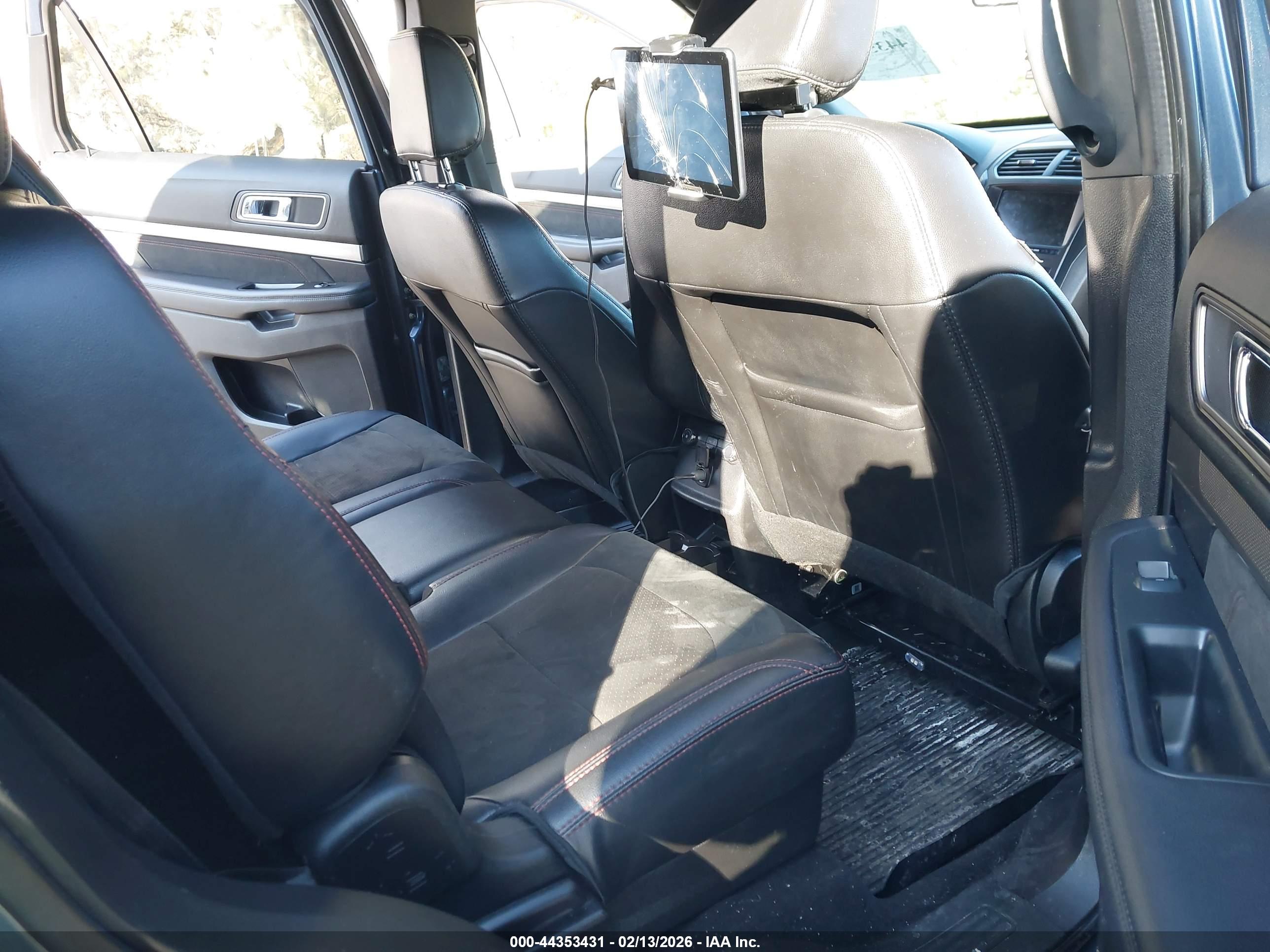 FORD EXPLORER image 8