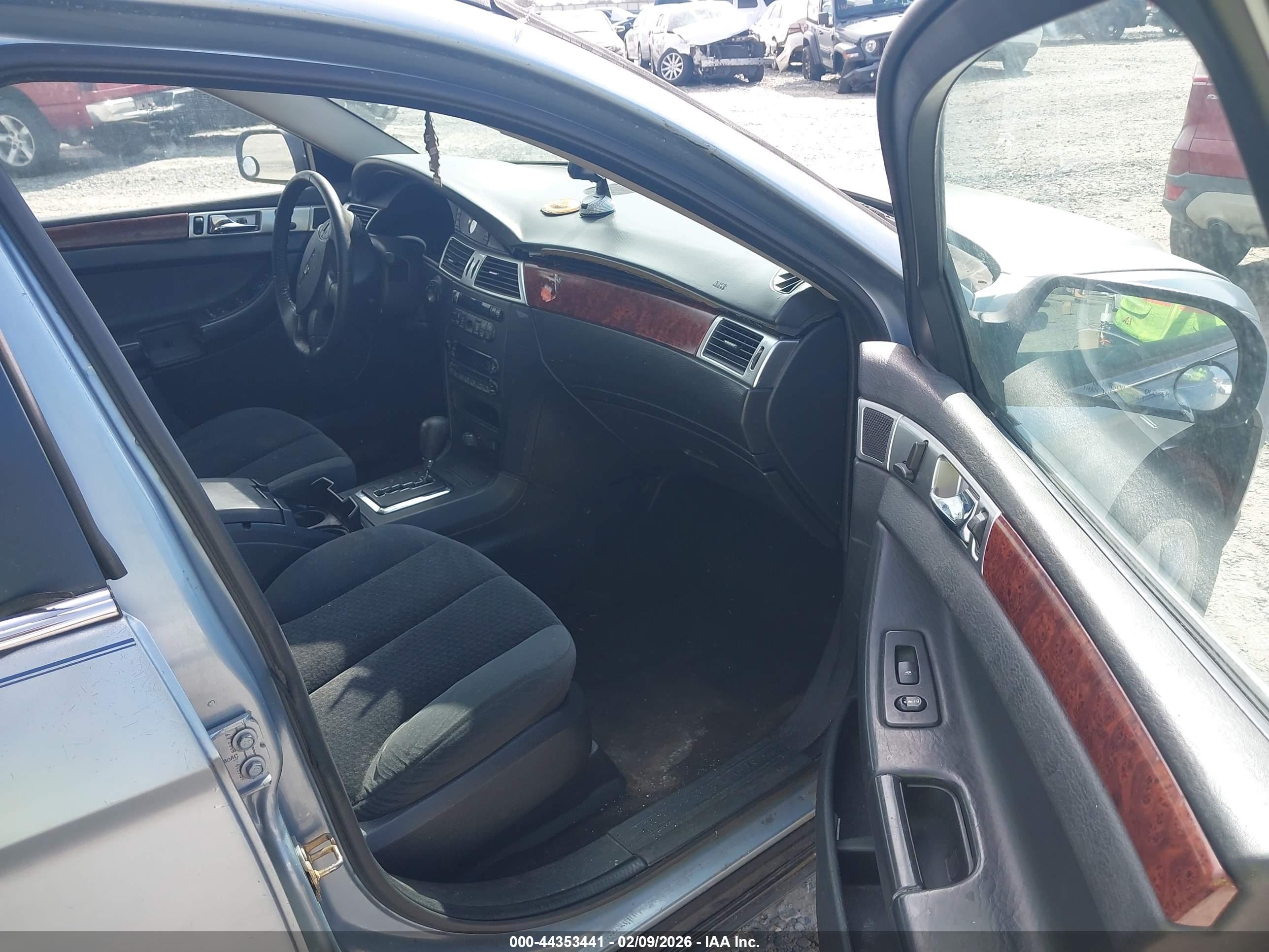 CHRYSLER PACIFICA image 5