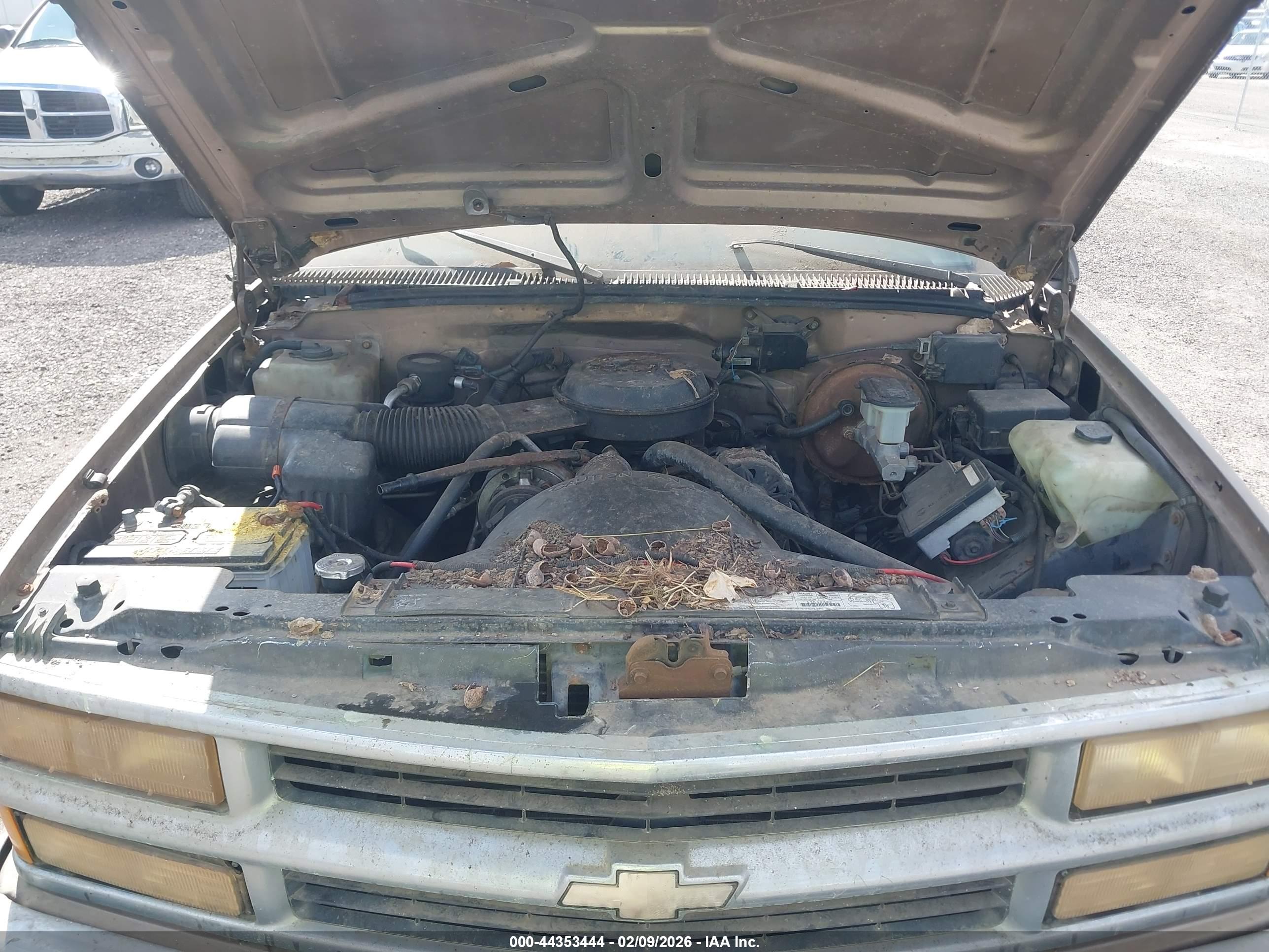 CHEVROLET GMT-400 image 10