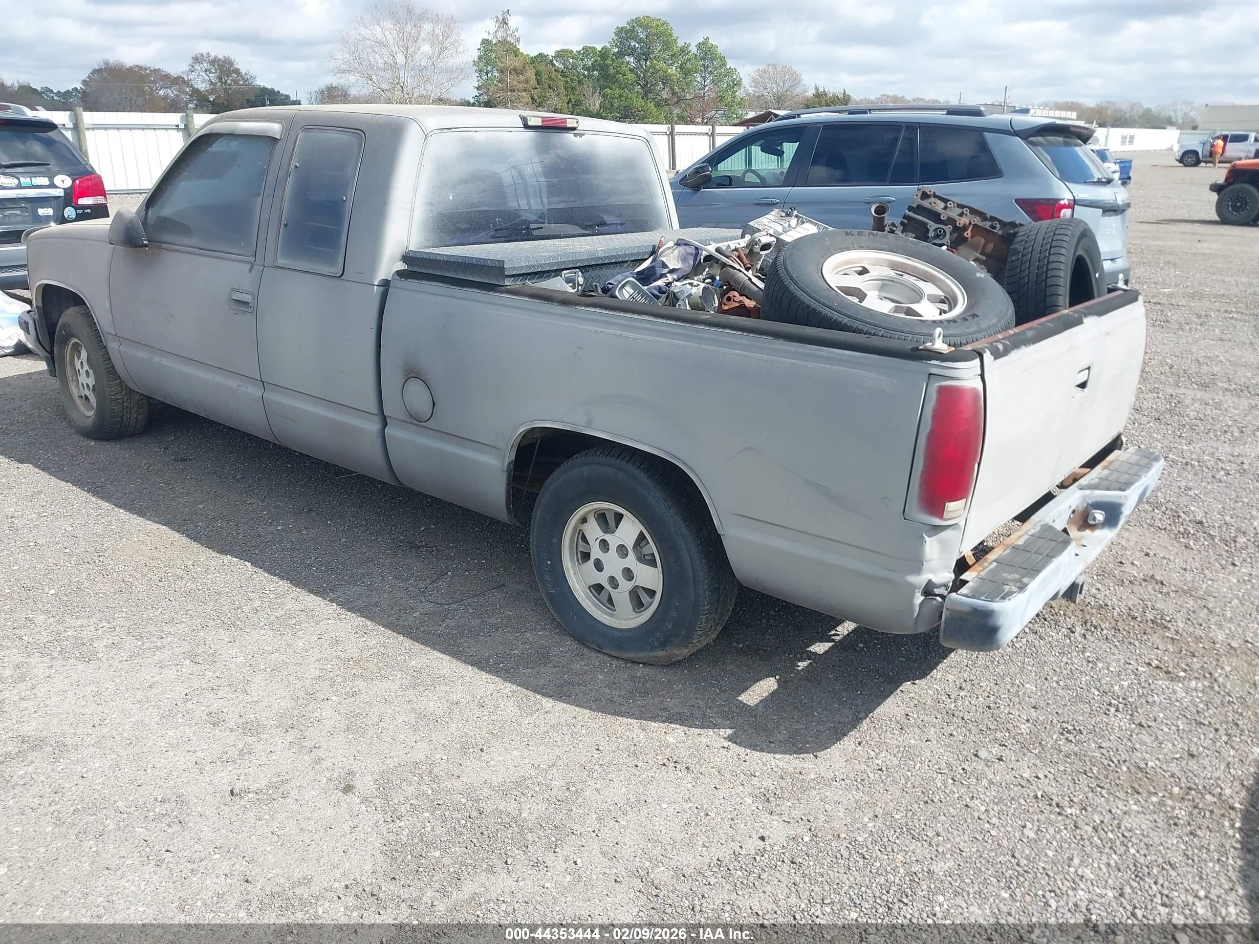 CHEVROLET GMT-400 image 3