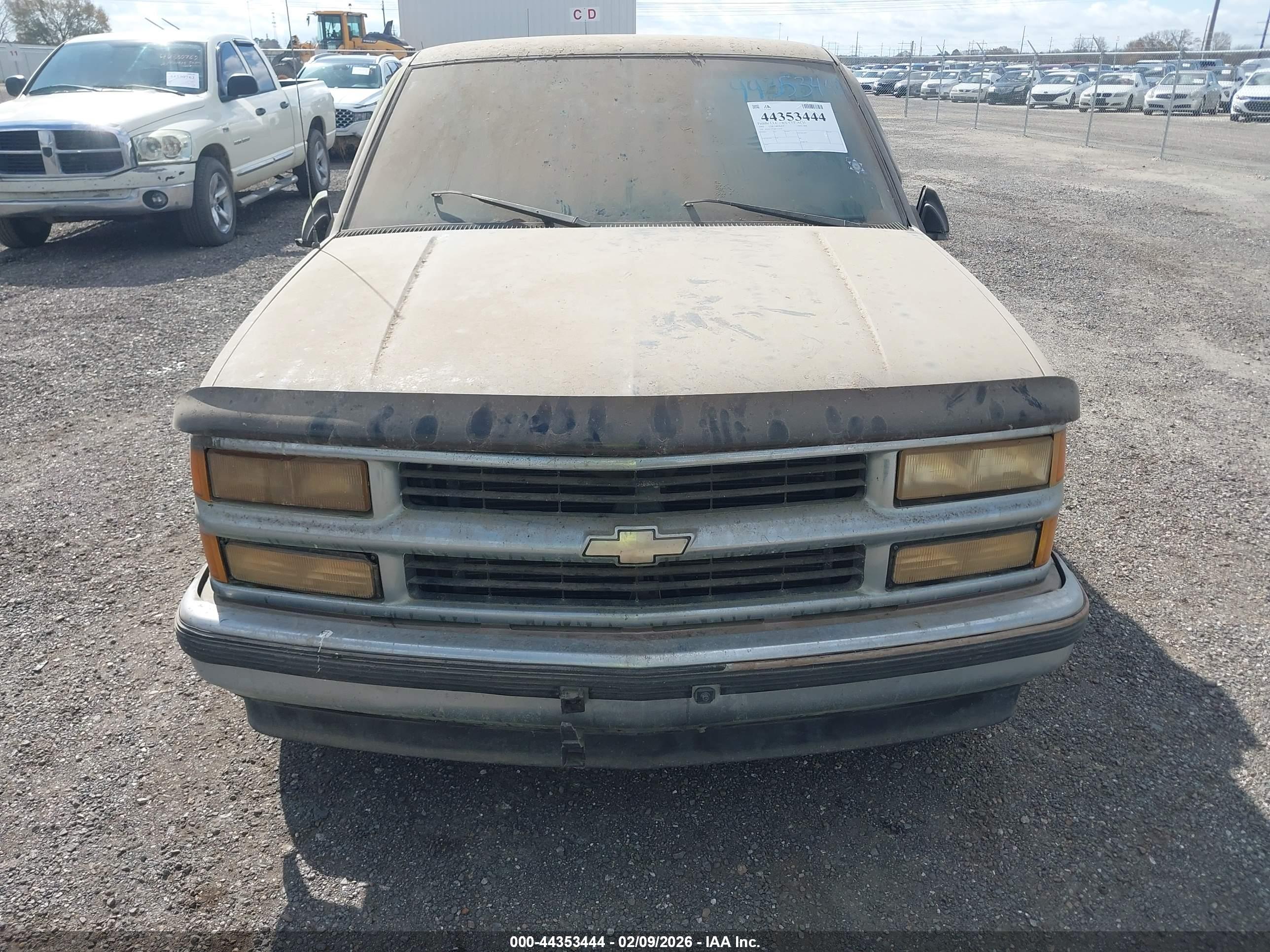 CHEVROLET GMT-400 image 6