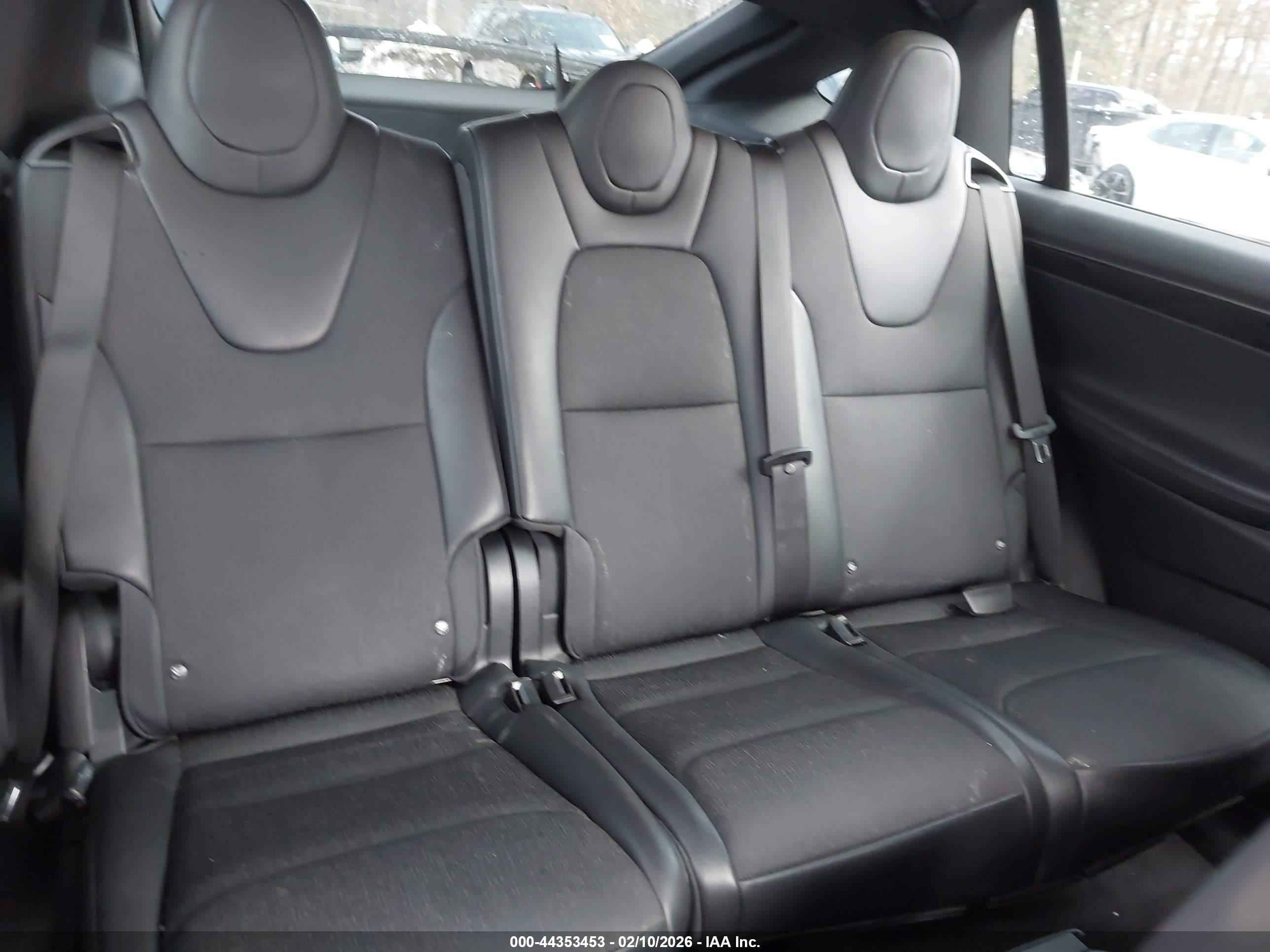 TESLA MODEL image 8