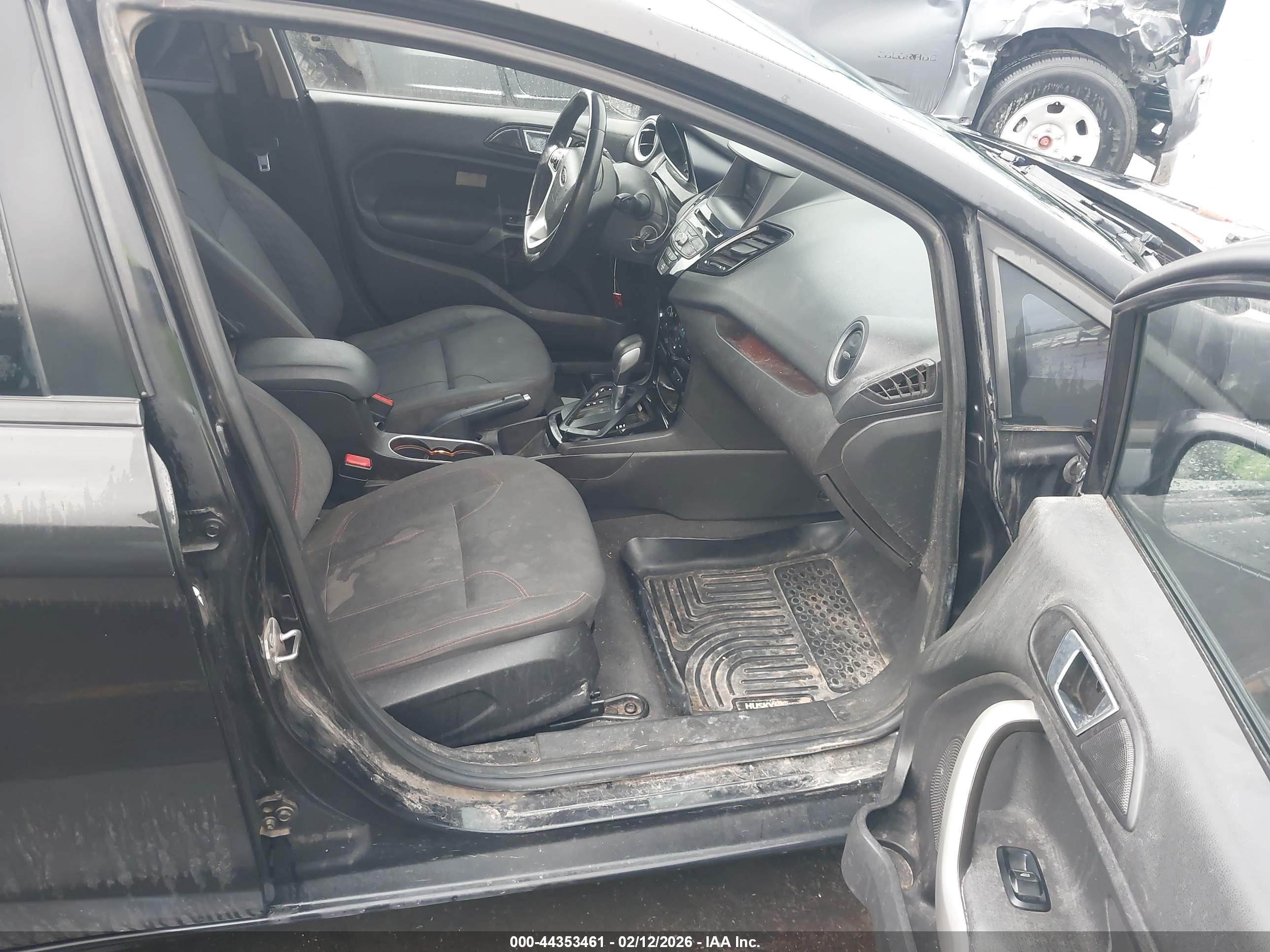 FORD FIESTA image 5