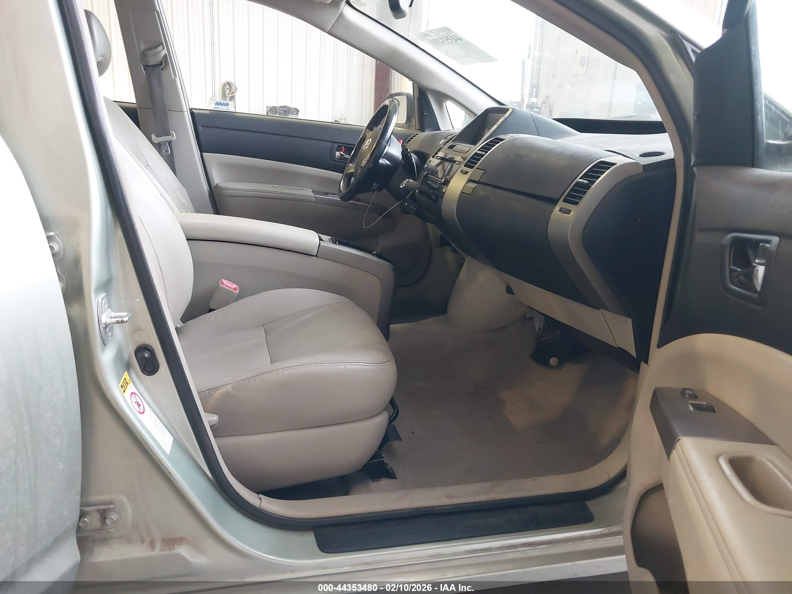 TOYOTA PRIUS image 5