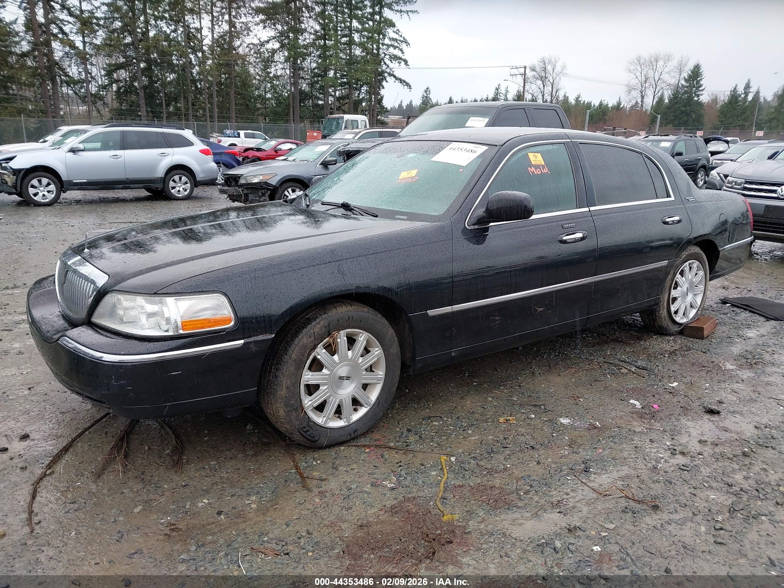 LINCOLN TOWN image 2