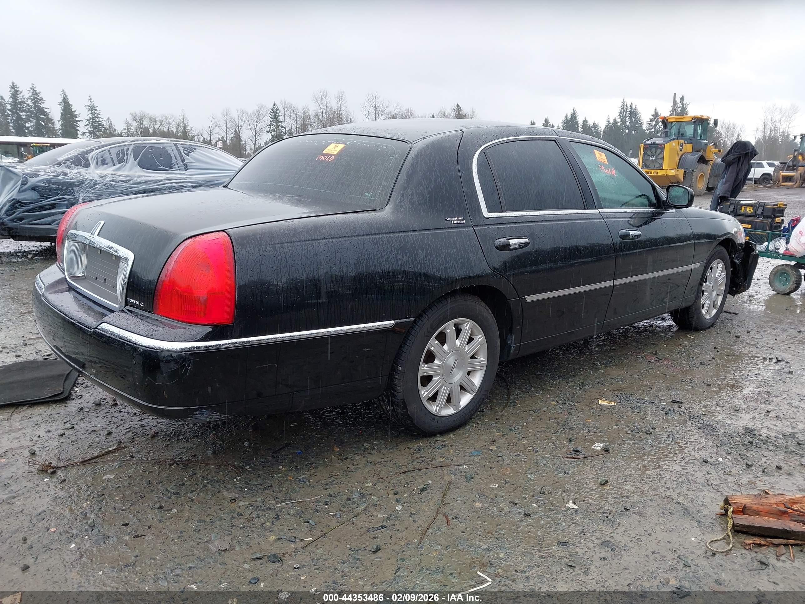 LINCOLN TOWN image 4