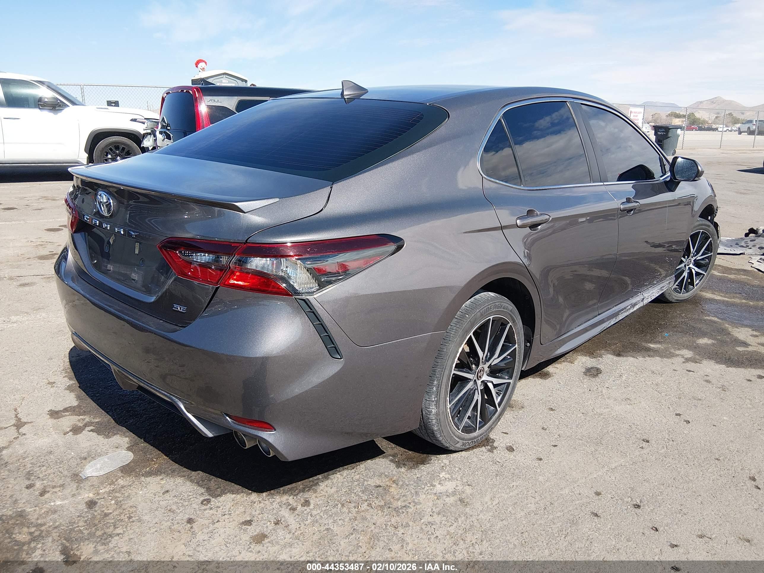 TOYOTA CAMRY image 4