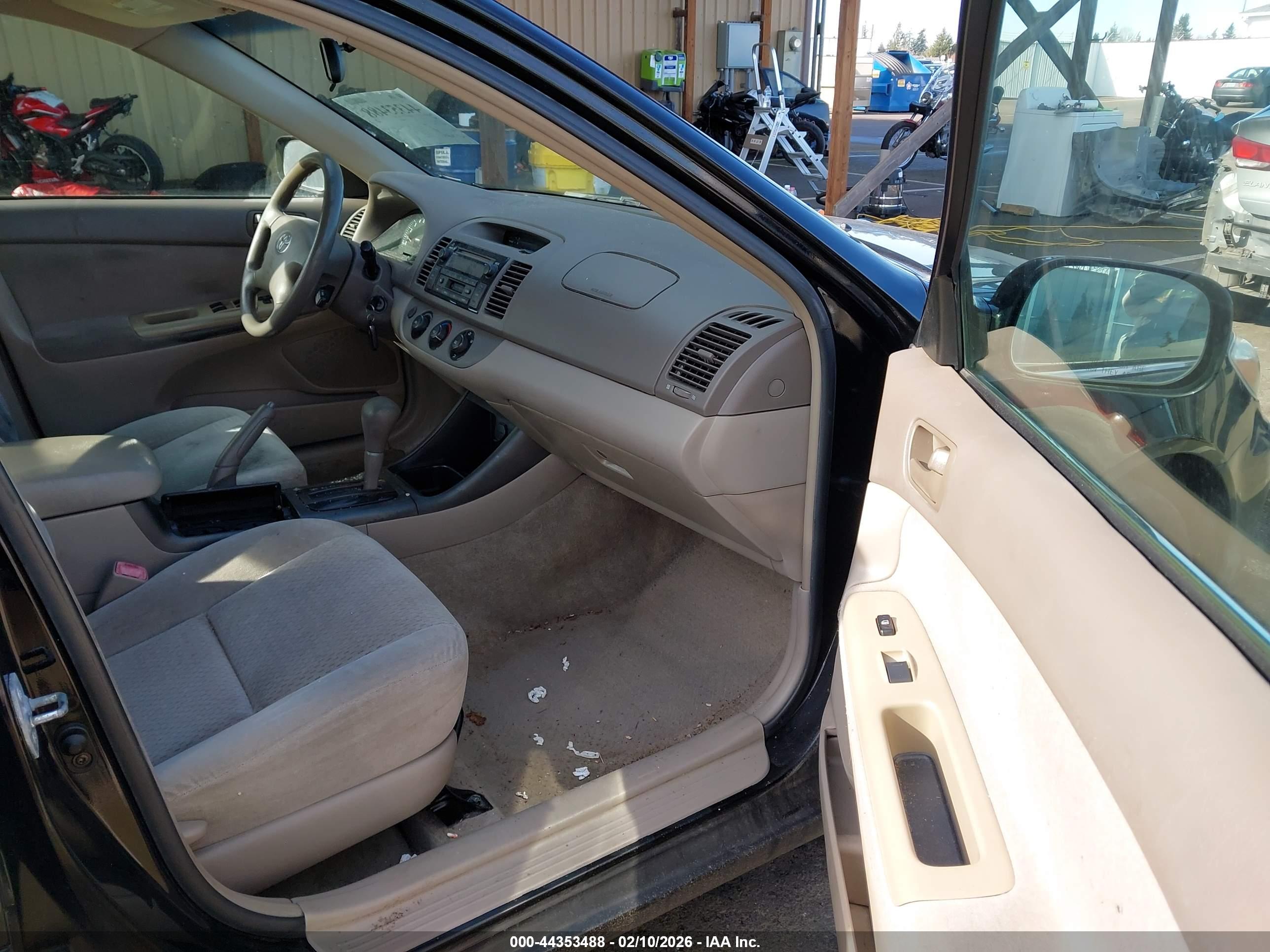 TOYOTA CAMRY image 5