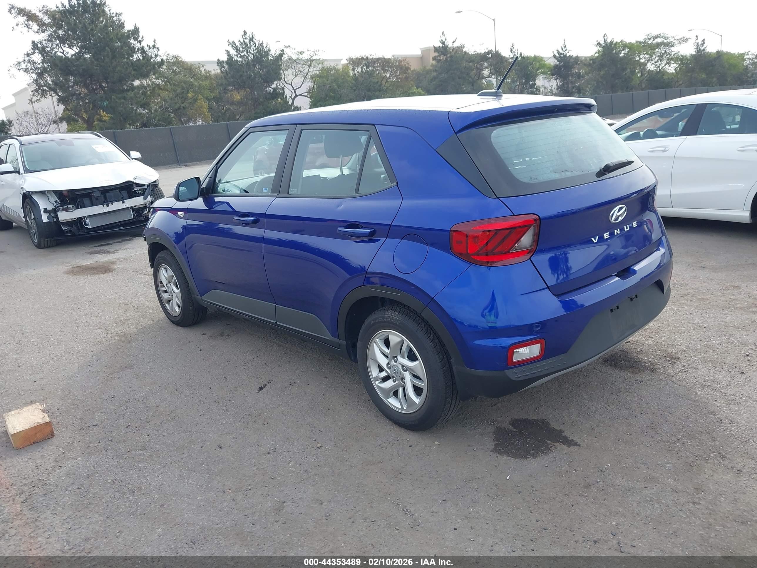 HYUNDAI VENUE image 3