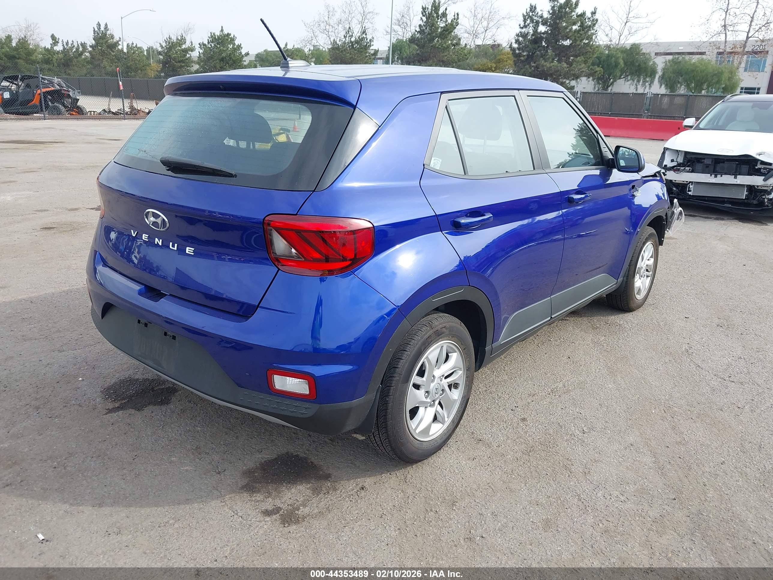 HYUNDAI VENUE image 4