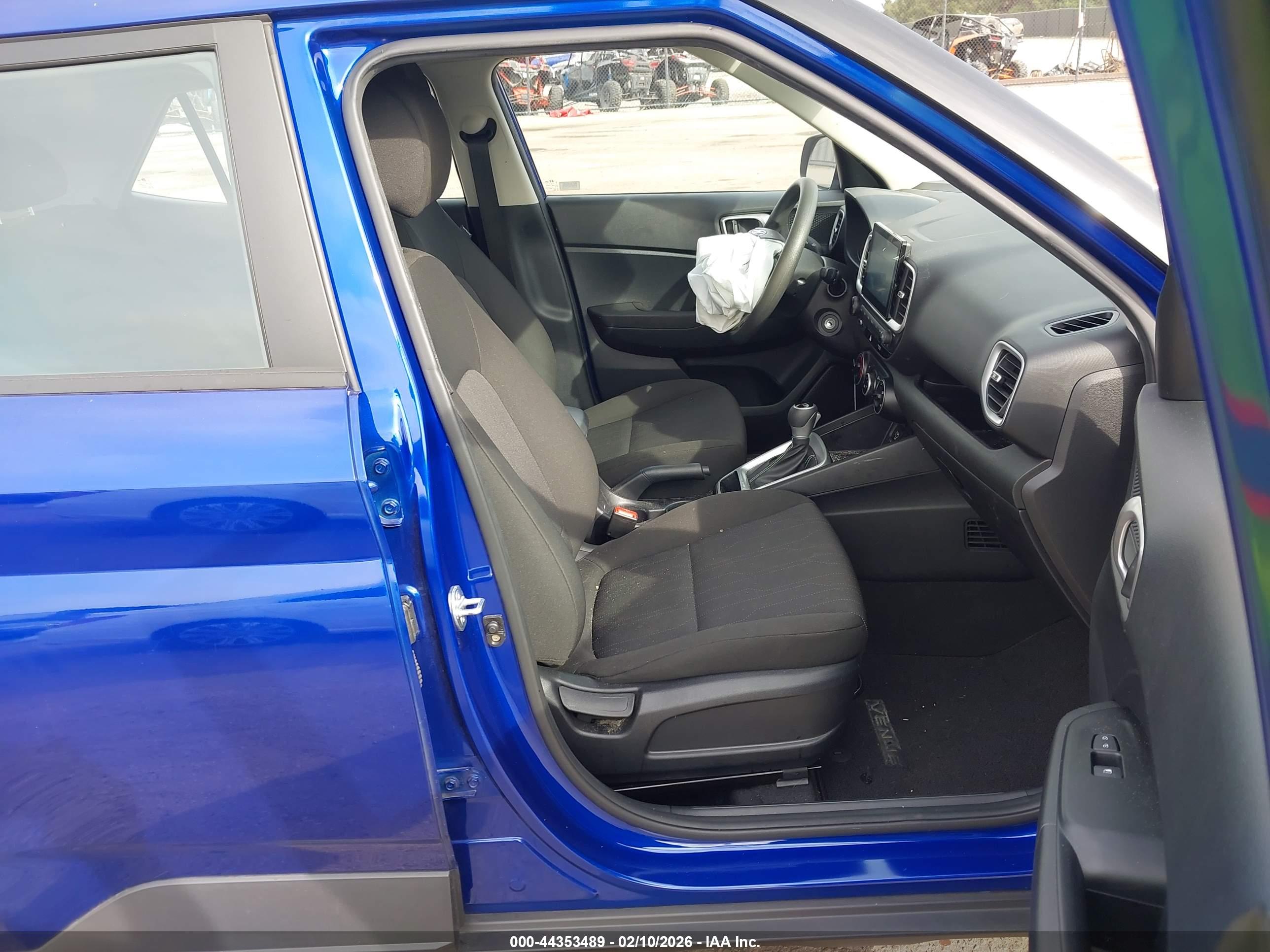HYUNDAI VENUE image 5