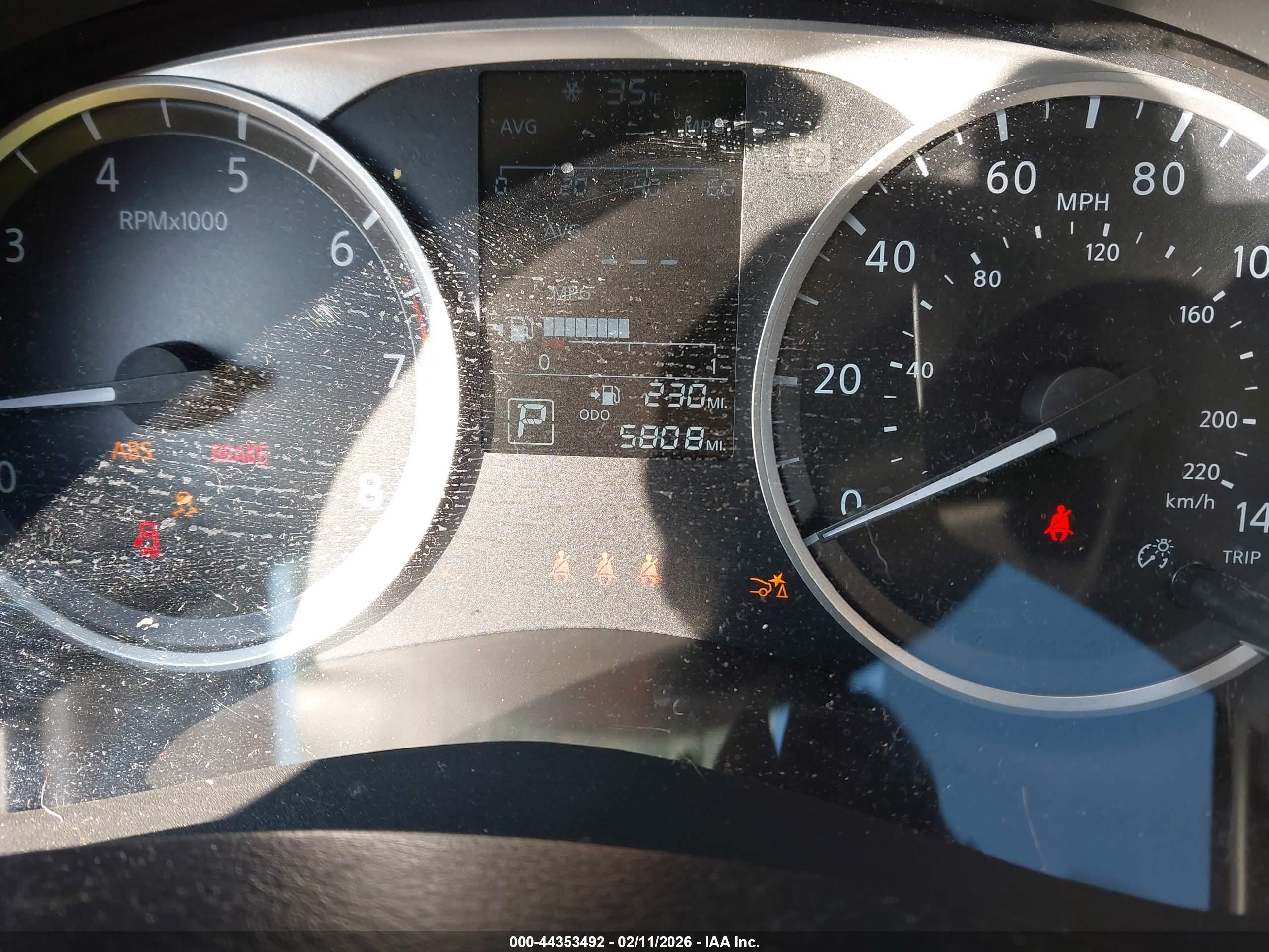 NISSAN VERSA image 7