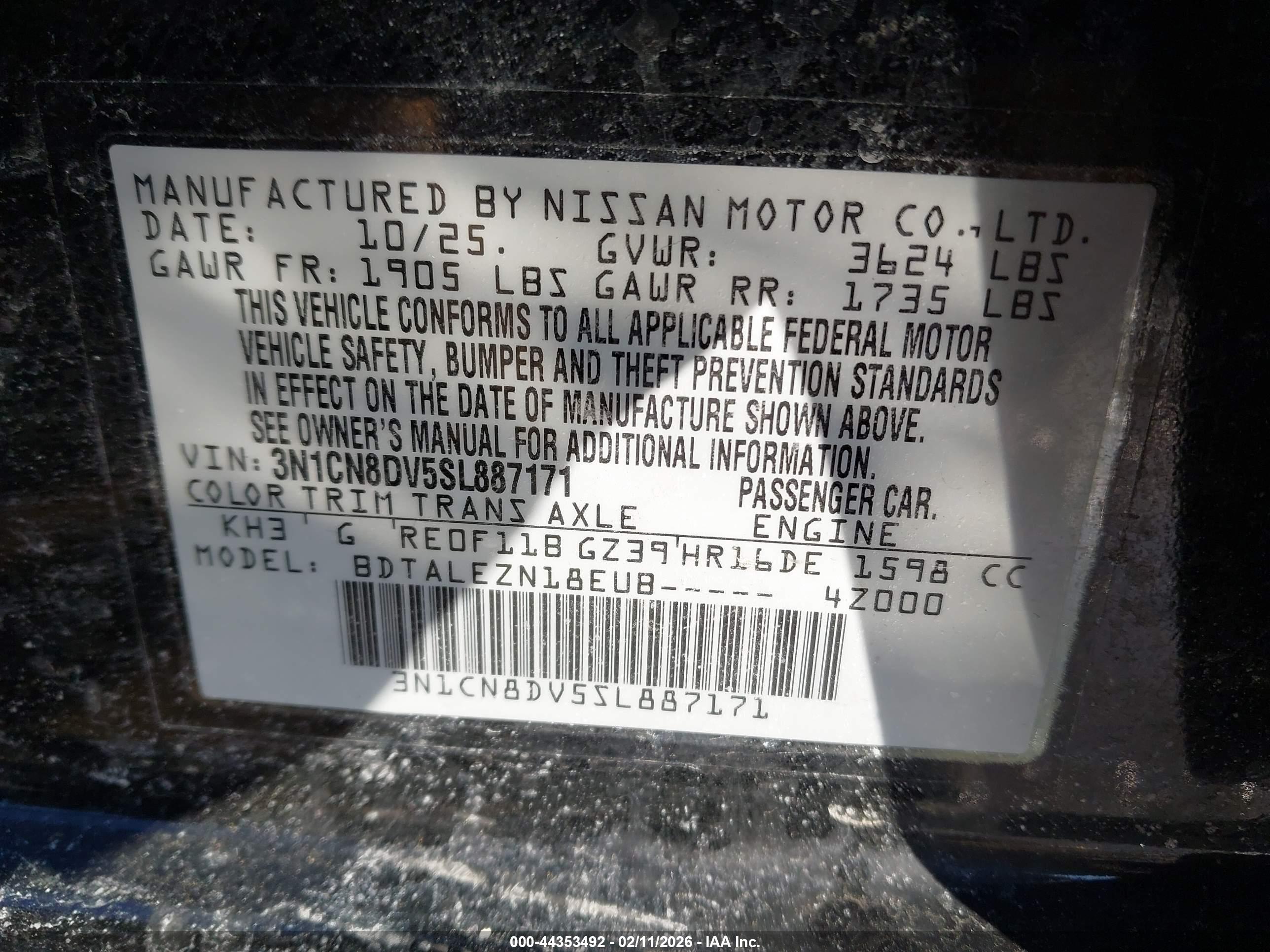NISSAN VERSA image 9