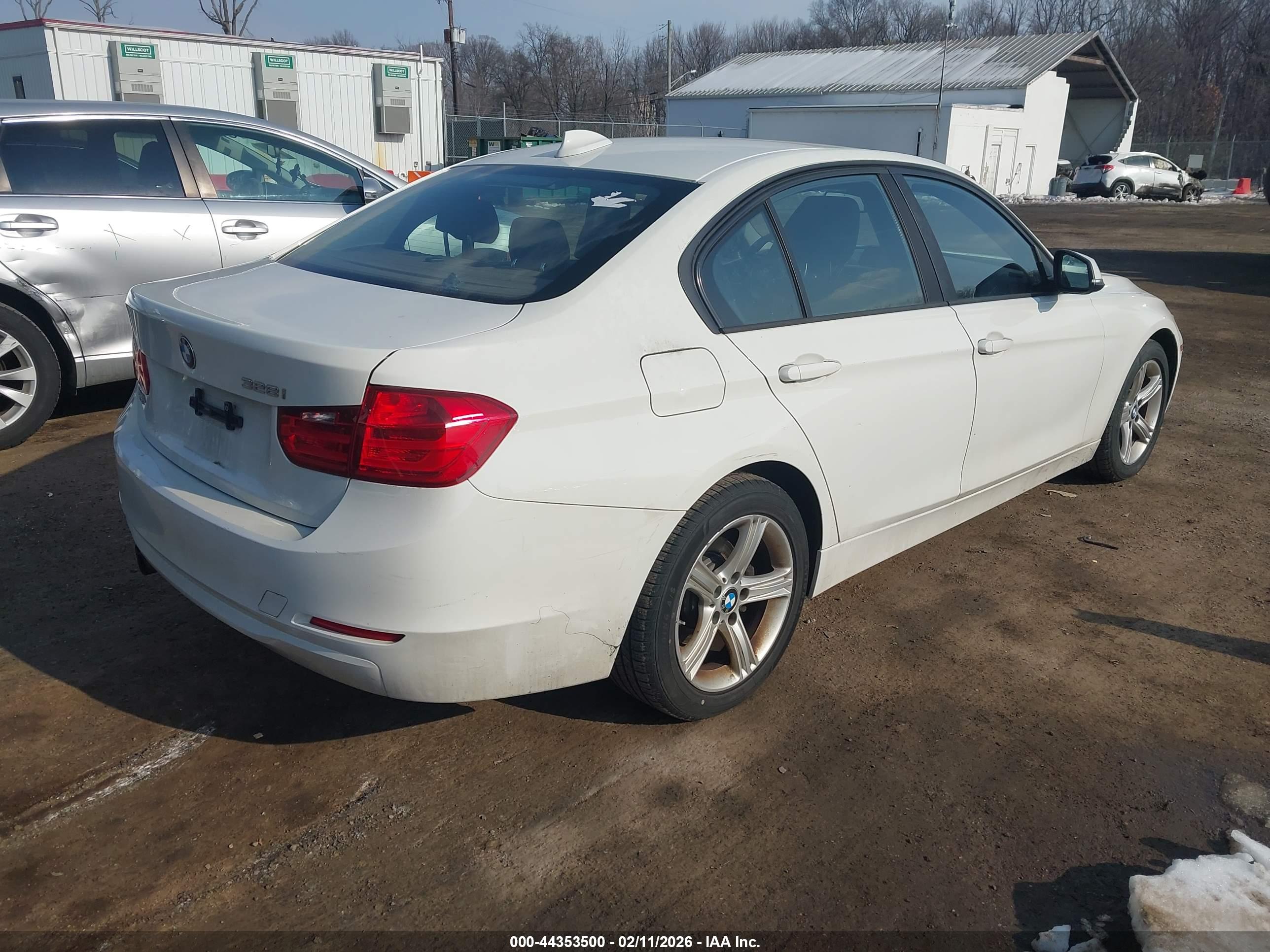 BMW 328I image 4