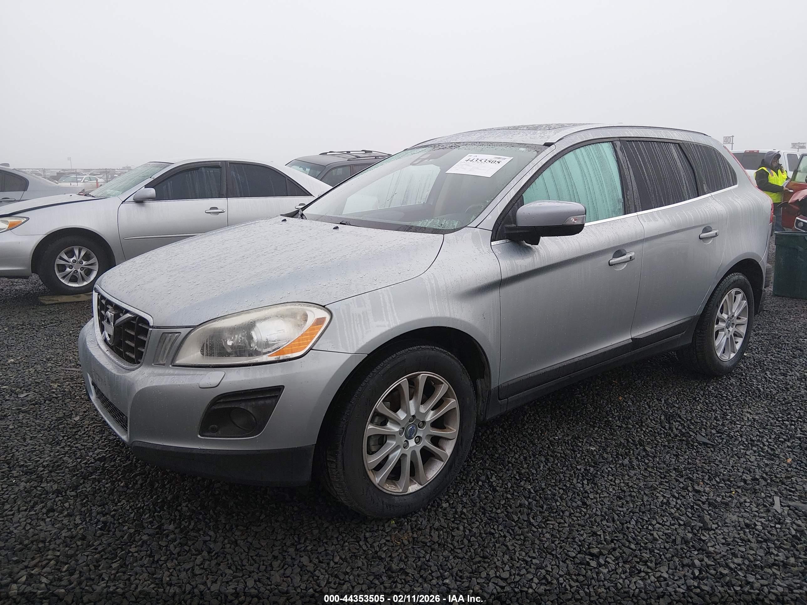 VOLVO XC60 image 2