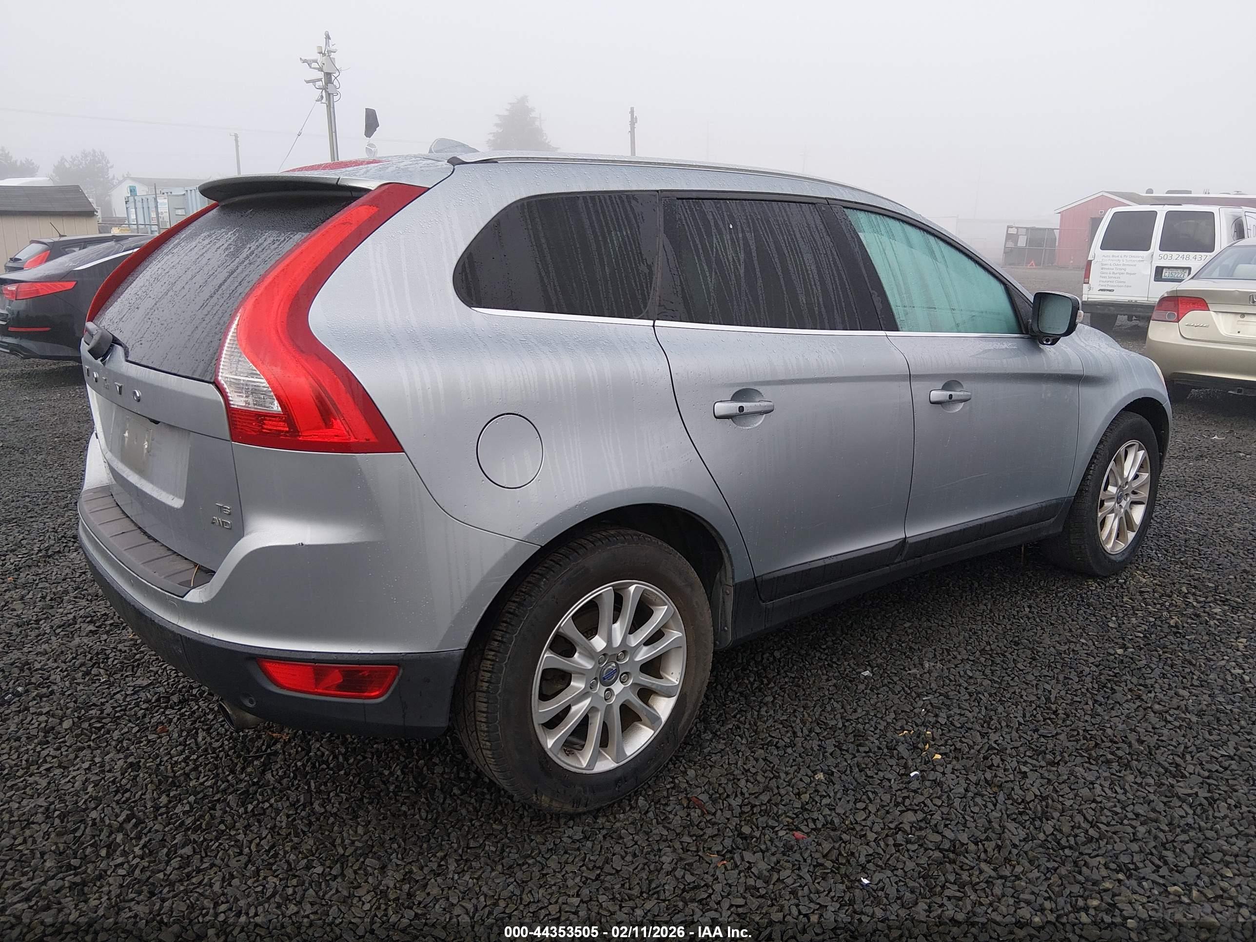 VOLVO XC60 image 4