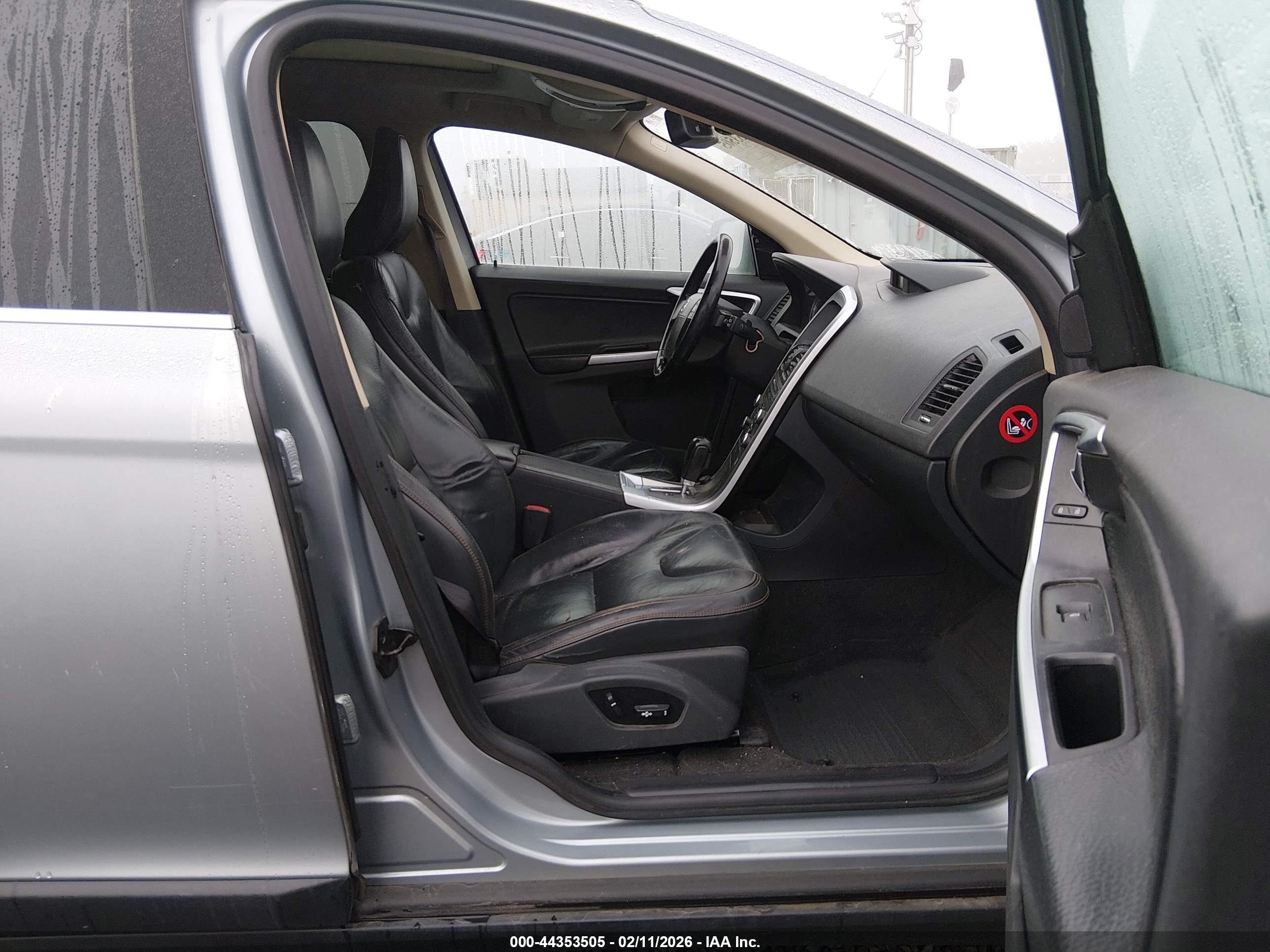 VOLVO XC60 image 5