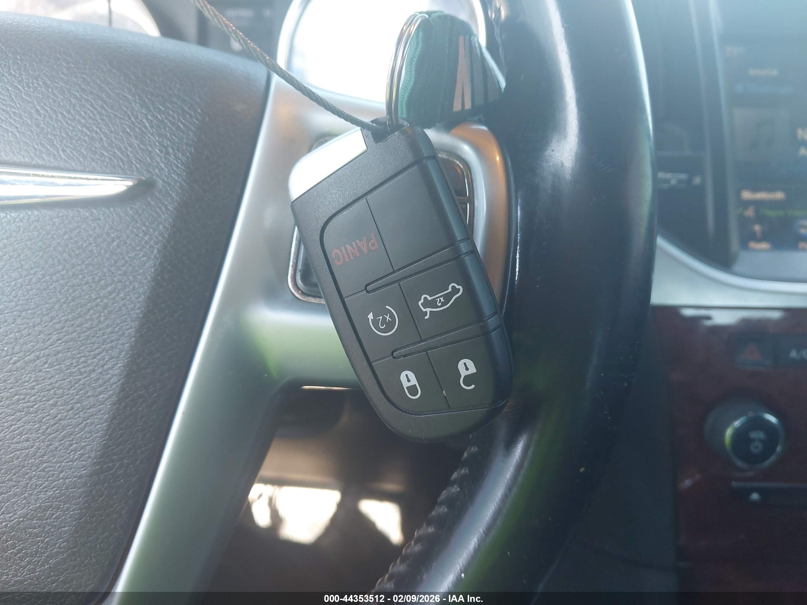 CHRYSLER 300 image 11