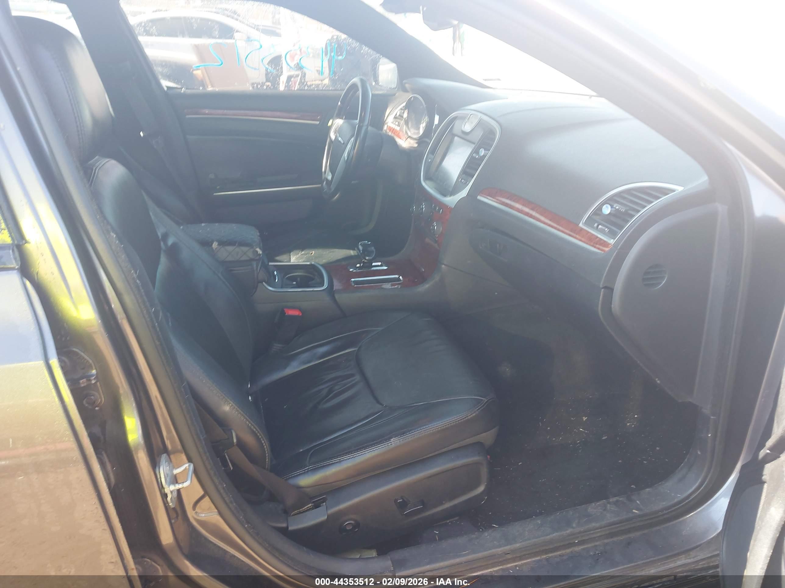 CHRYSLER 300 image 5