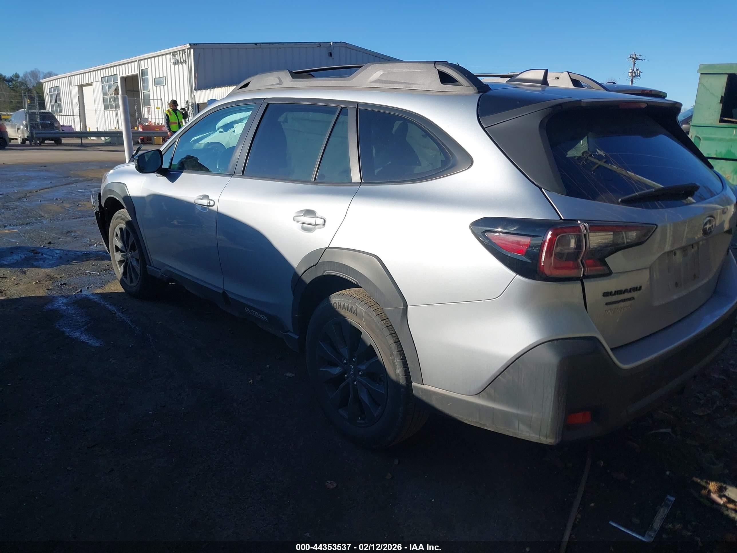 SUBARU OUTBACK image 3