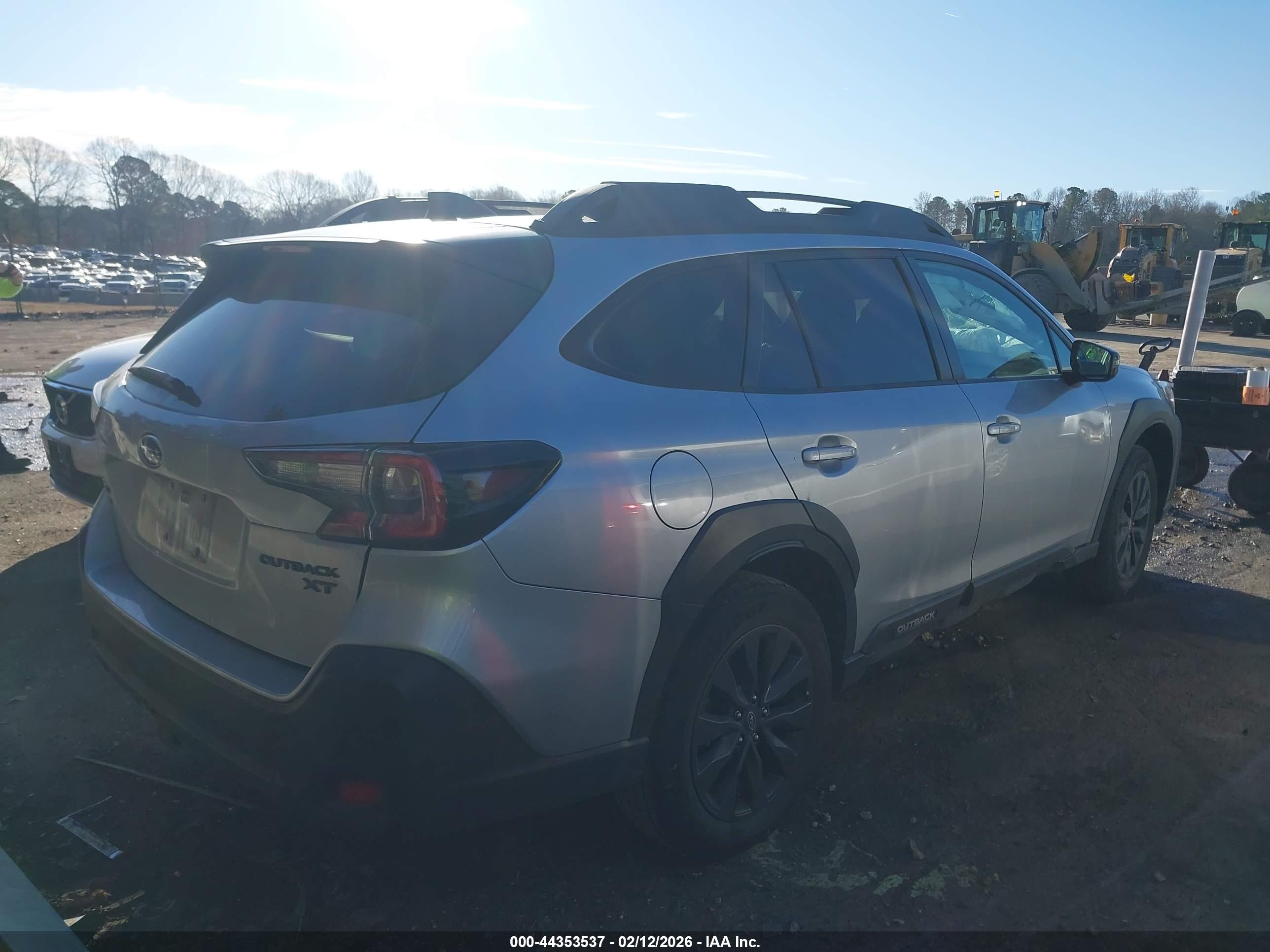 SUBARU OUTBACK image 4