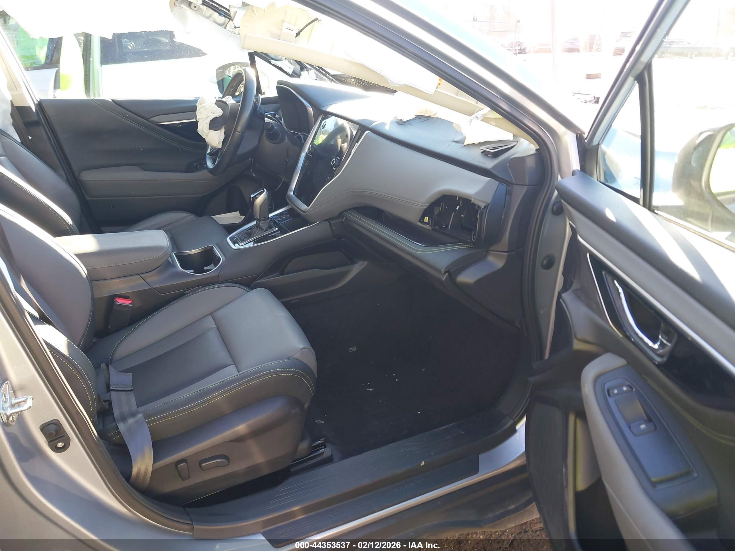SUBARU OUTBACK image 5