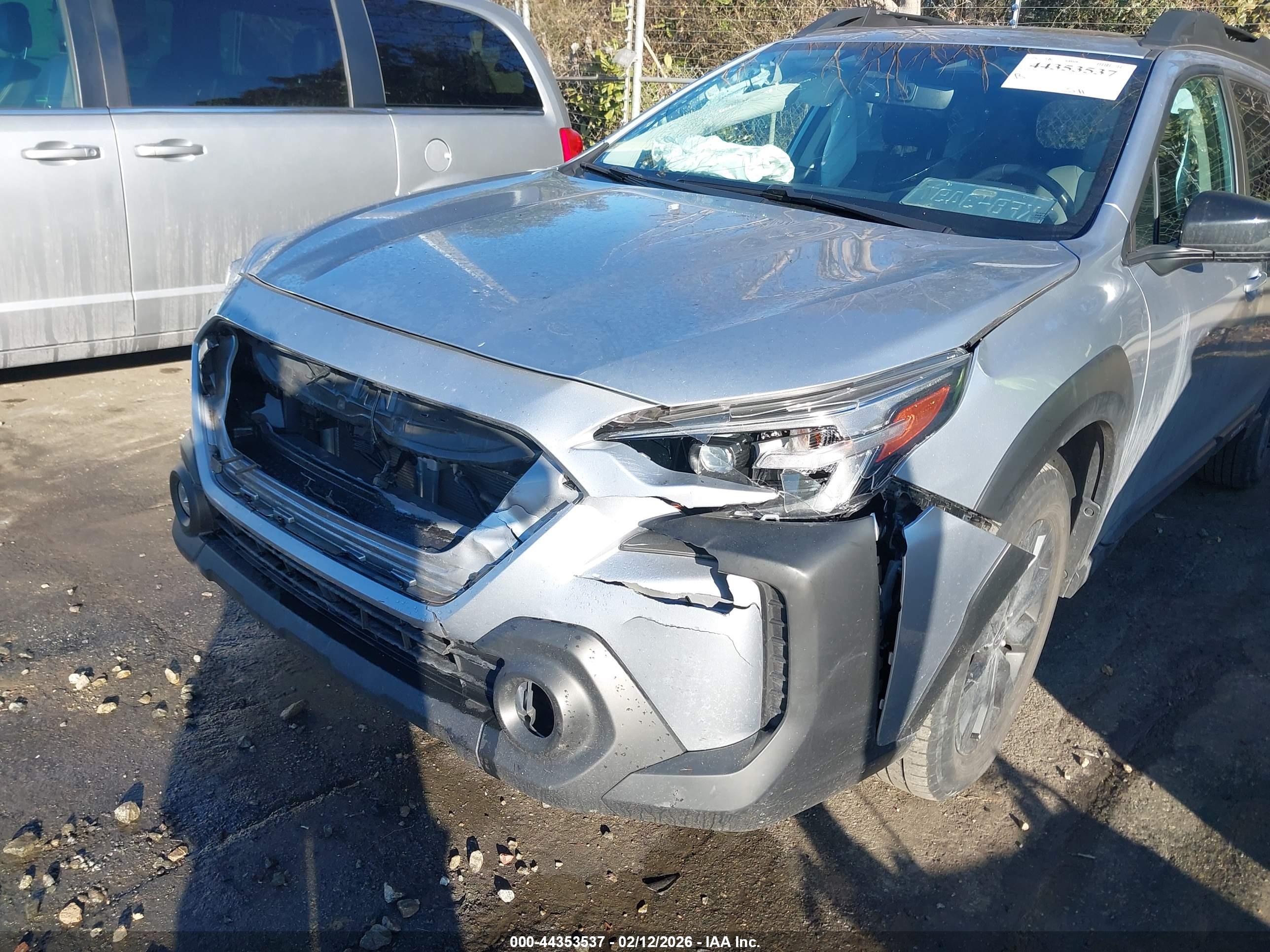 SUBARU OUTBACK image 6
