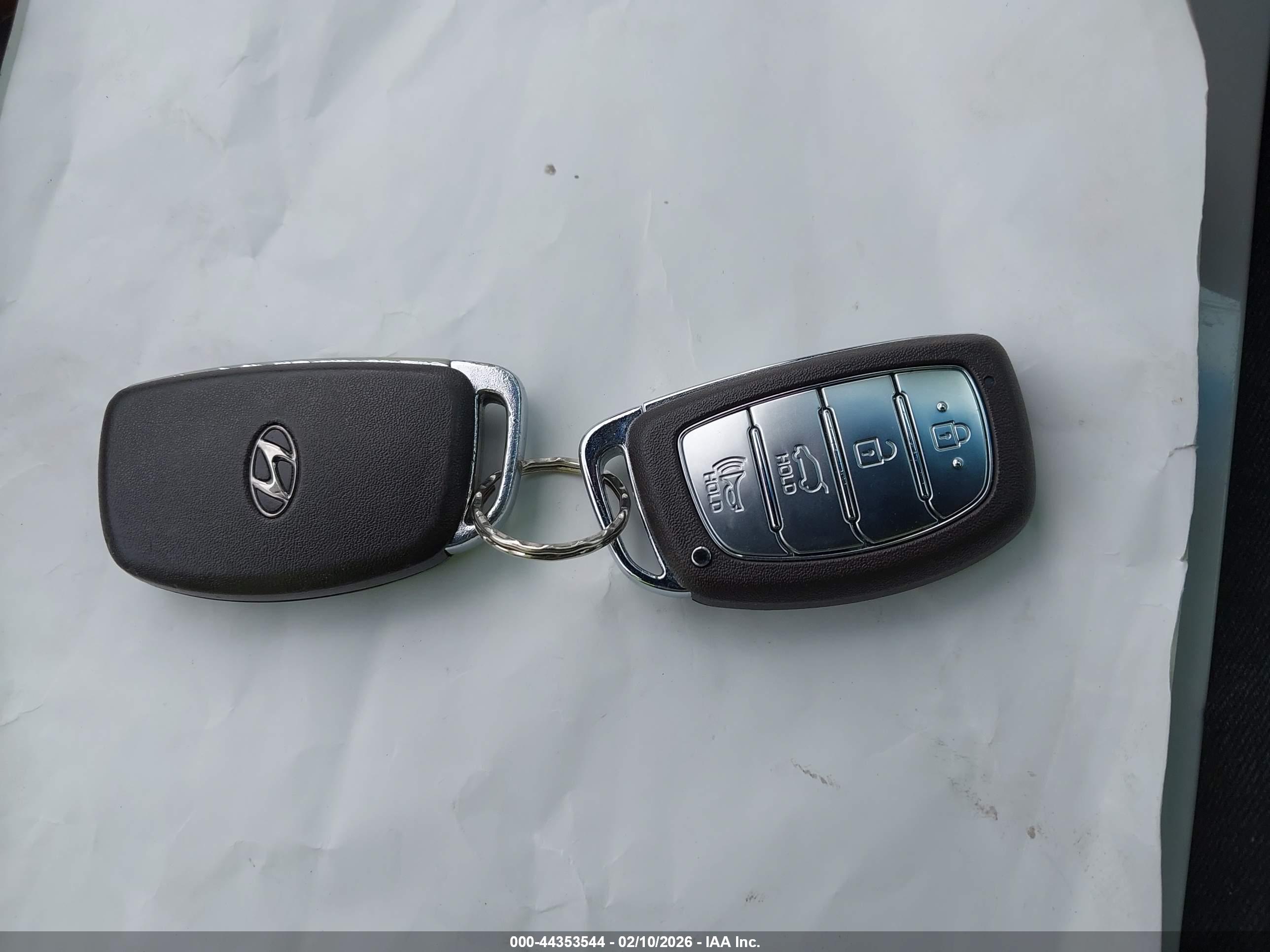 HYUNDAI TUCSON image 11