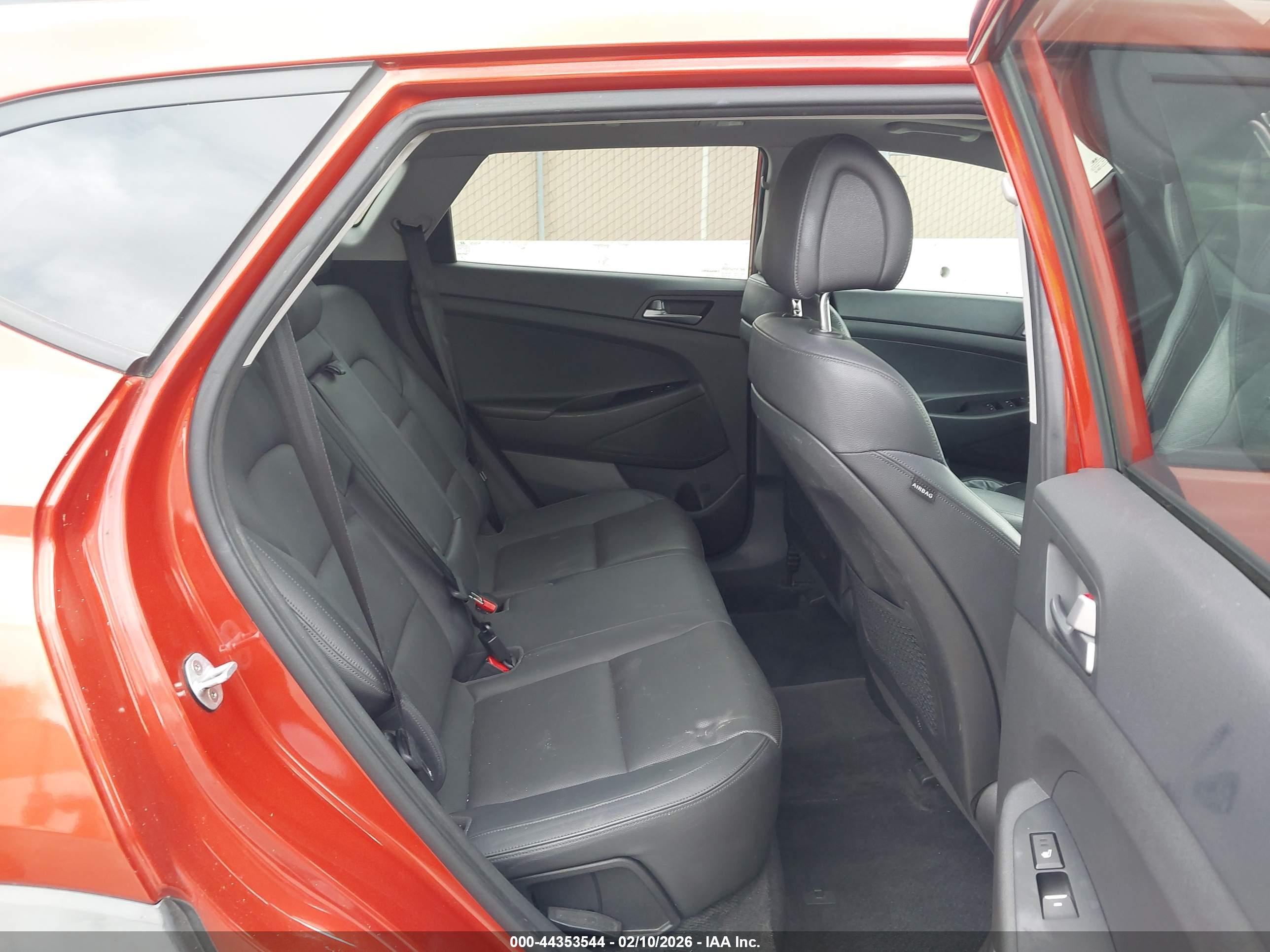 HYUNDAI TUCSON image 8