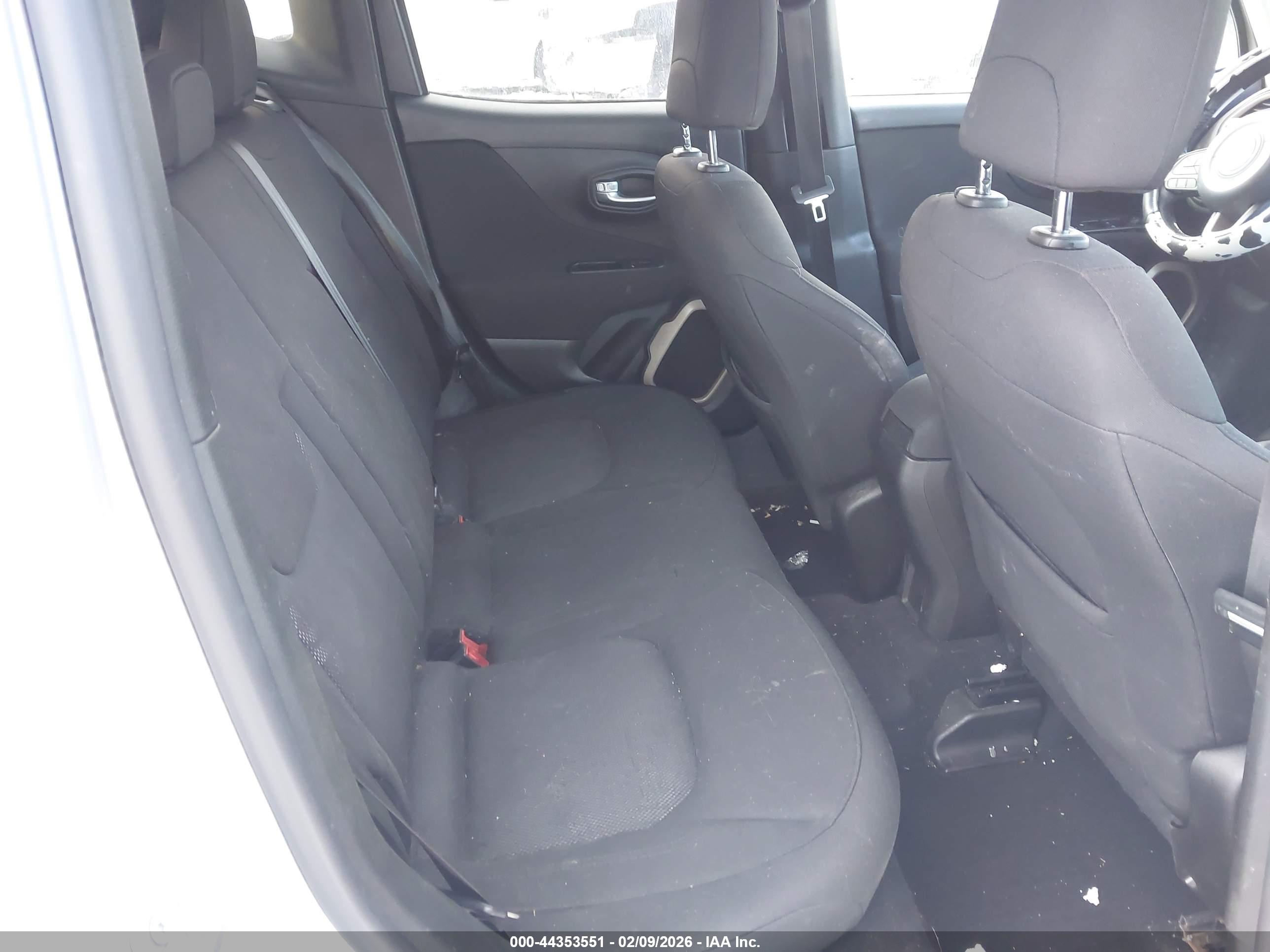 JEEP RENEGADE image 8
