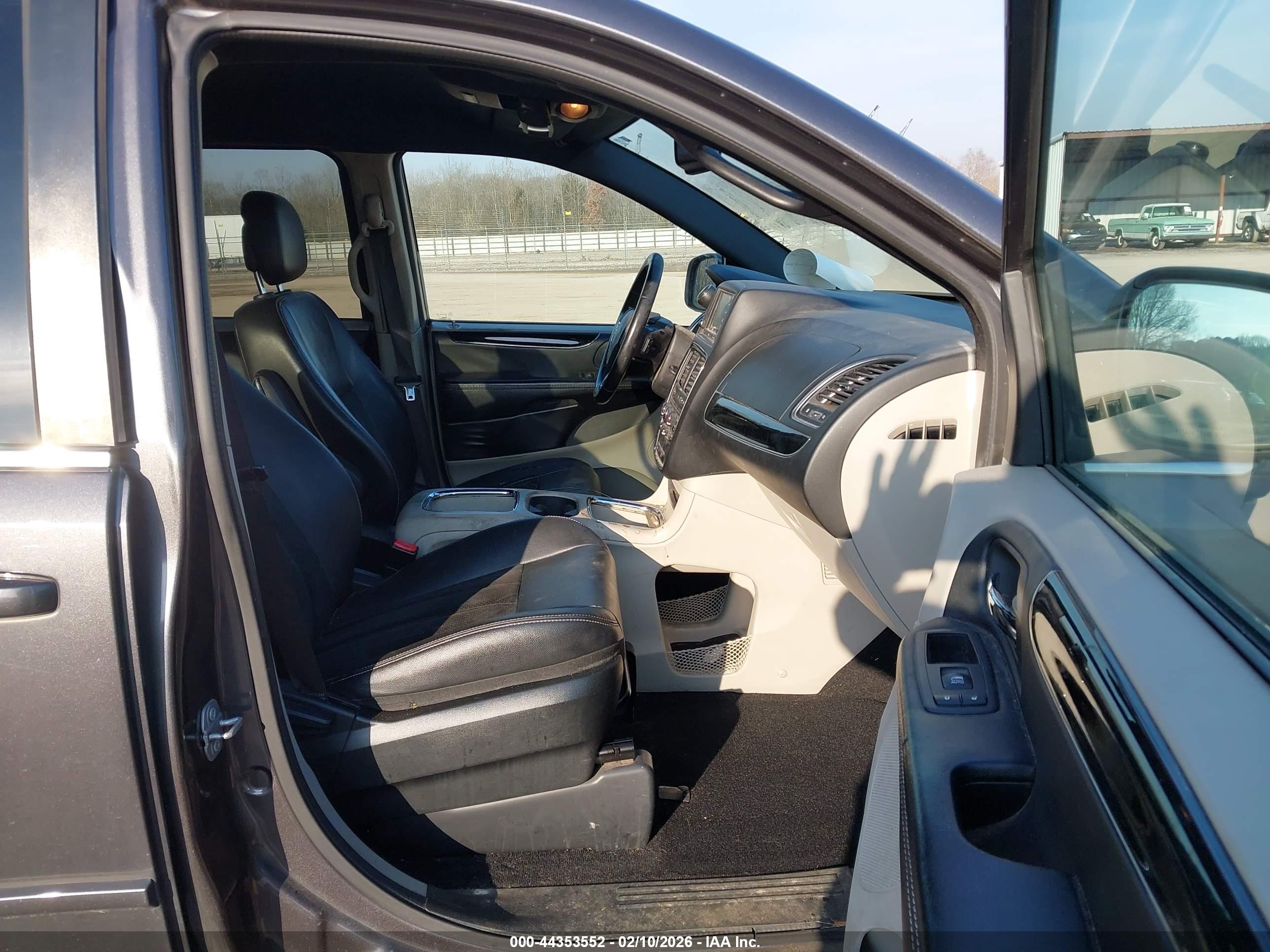 DODGE GRAND image 5
