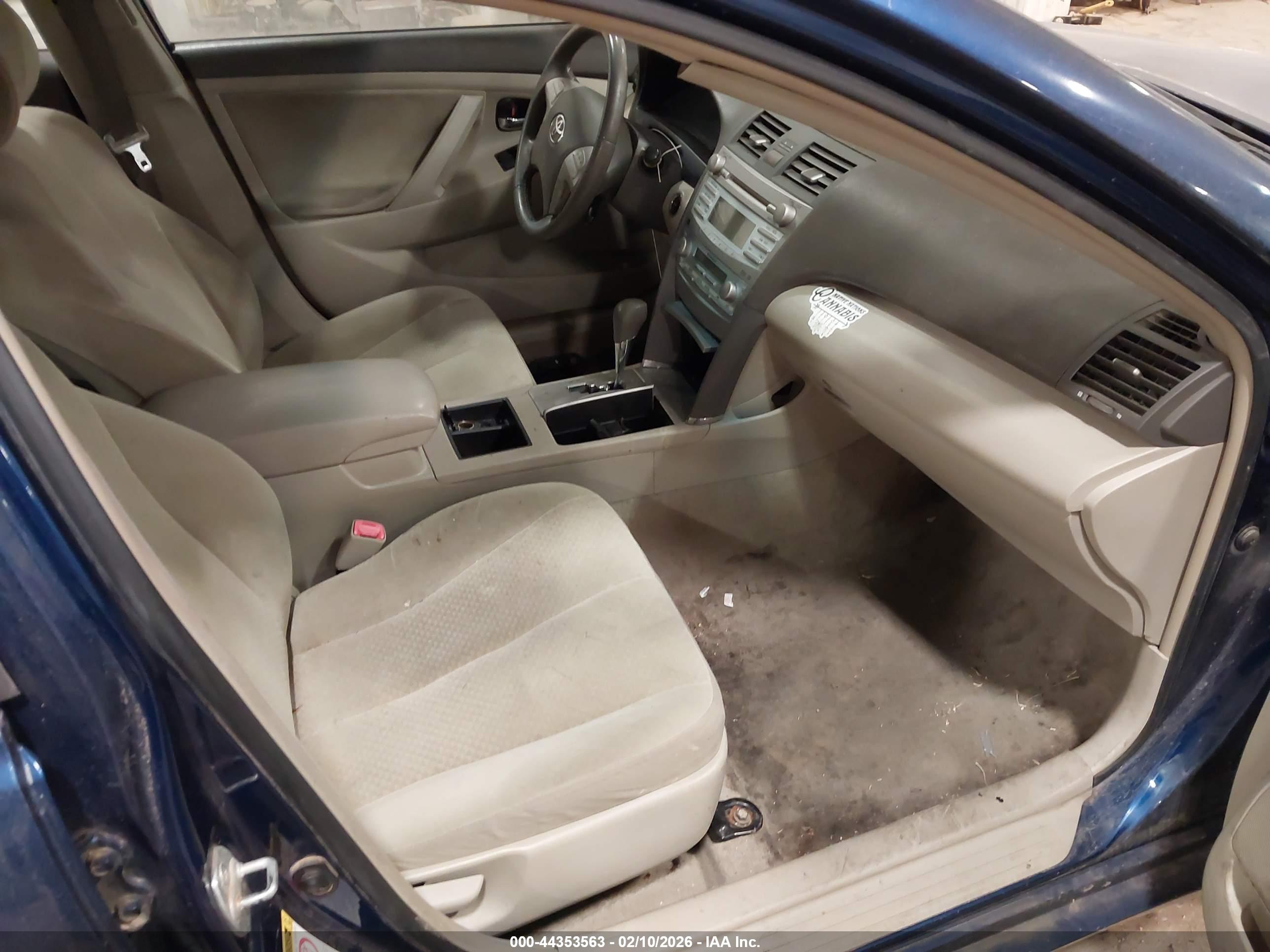TOYOTA CAMRY image 5