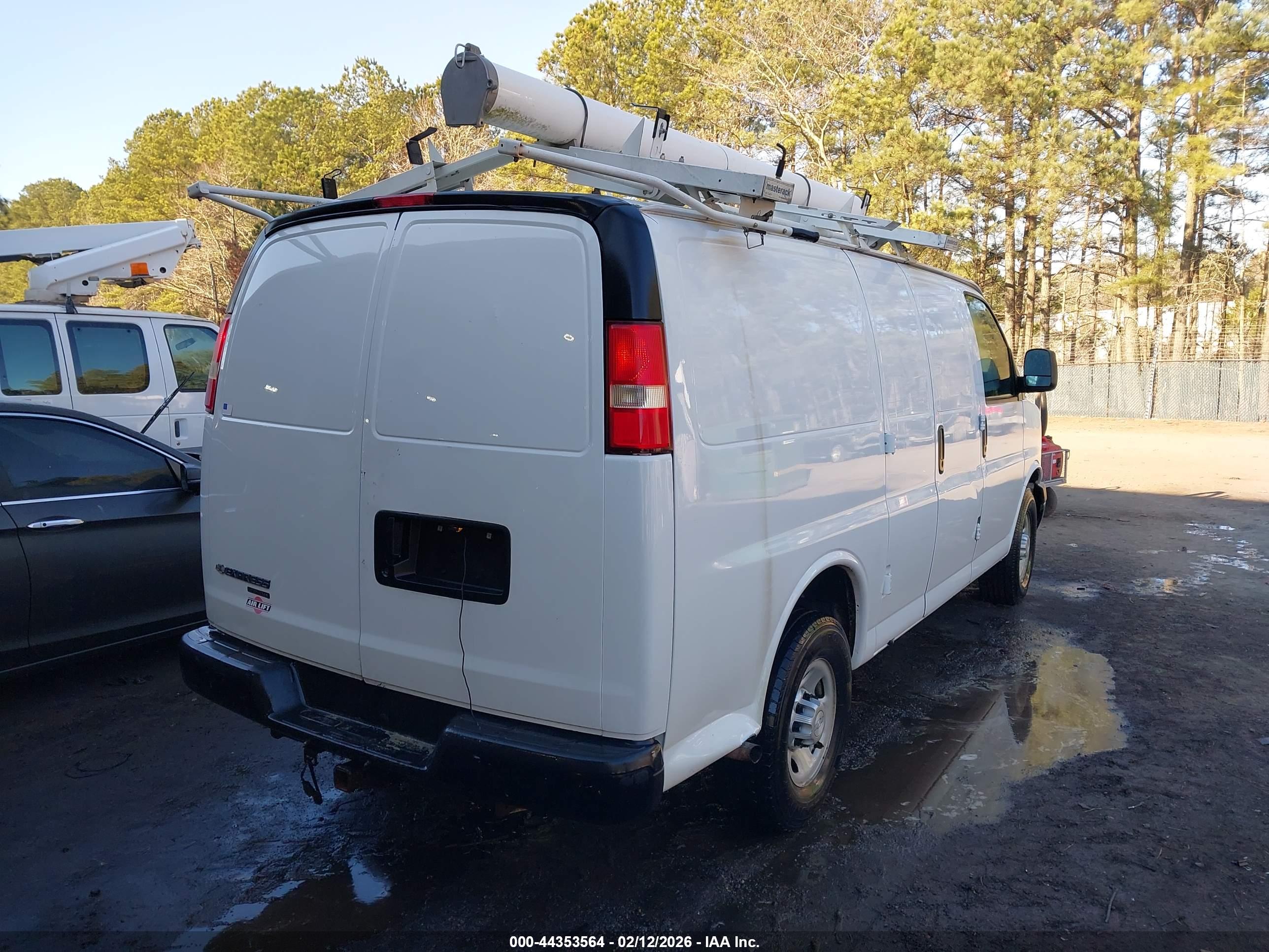 CHEVROLET EXPRESS image 4