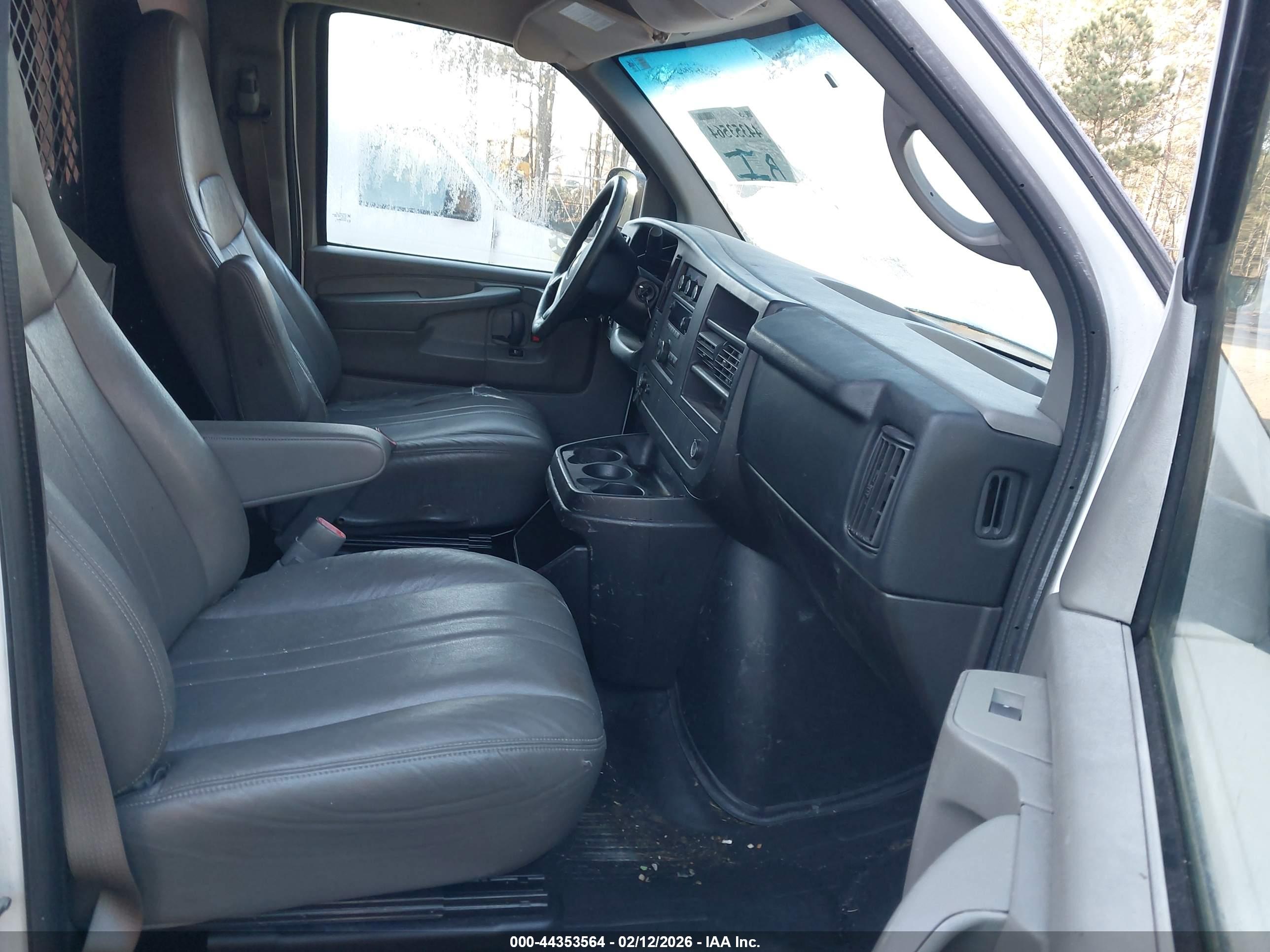 CHEVROLET EXPRESS image 5