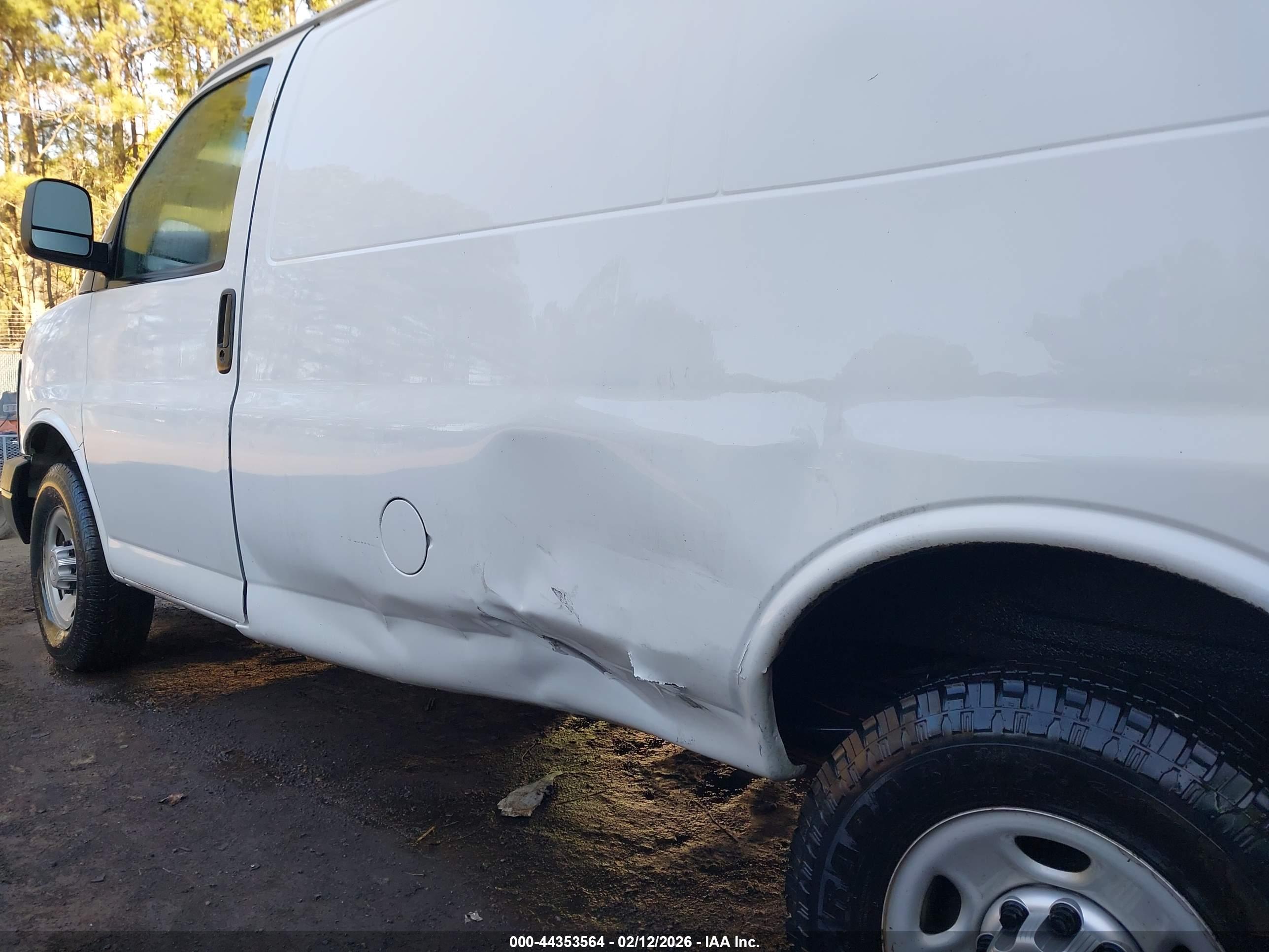 CHEVROLET EXPRESS image 6