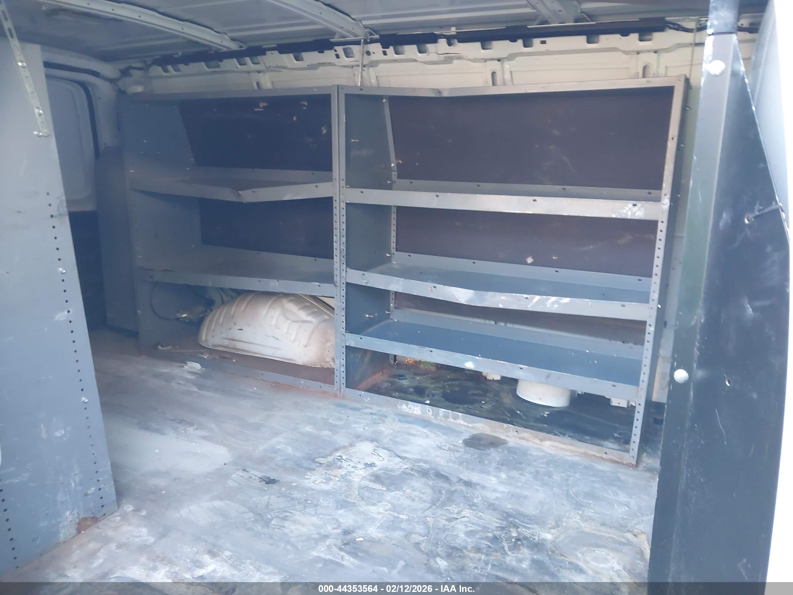 CHEVROLET EXPRESS image 8
