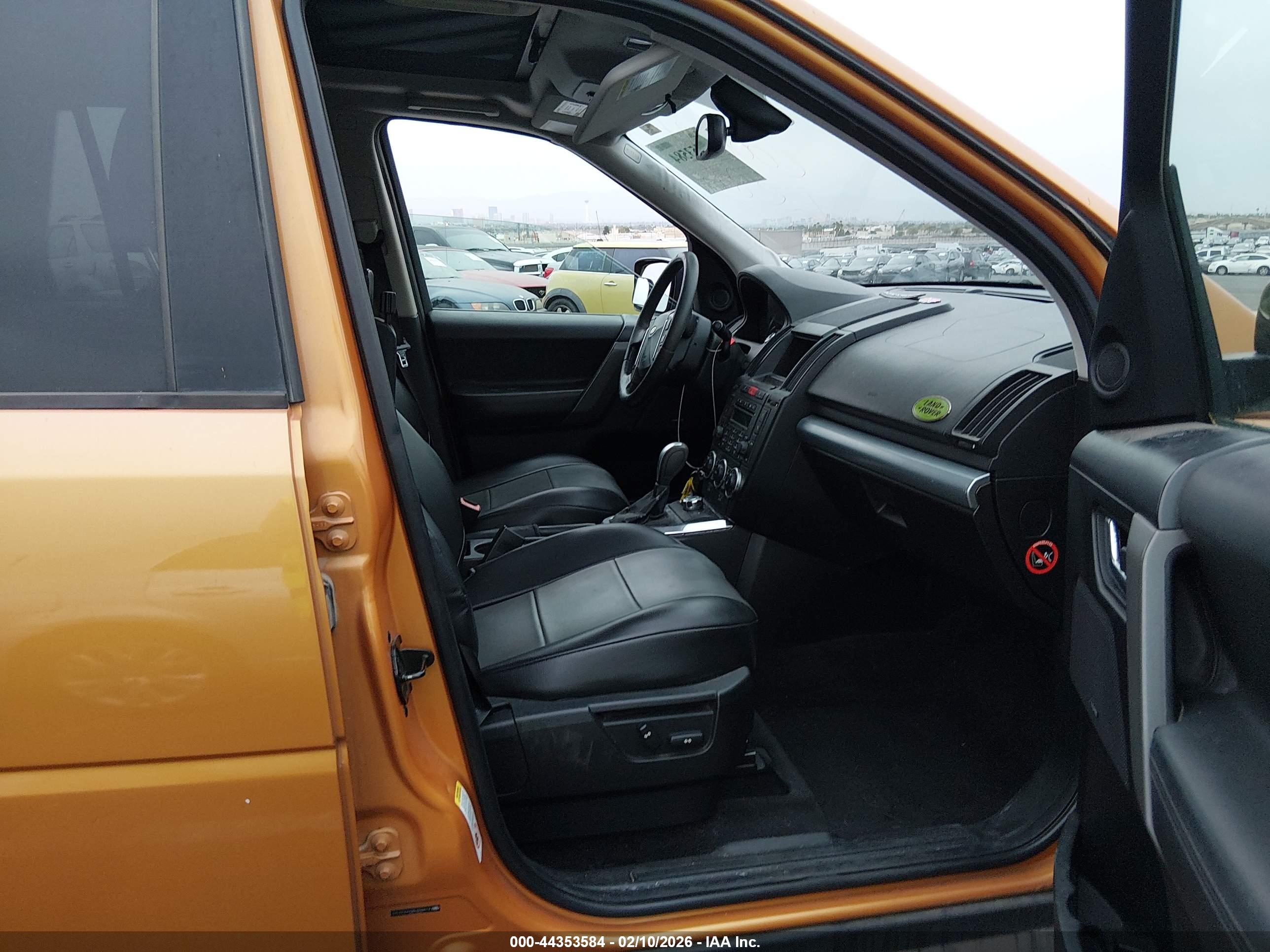 LAND ROVER image 5