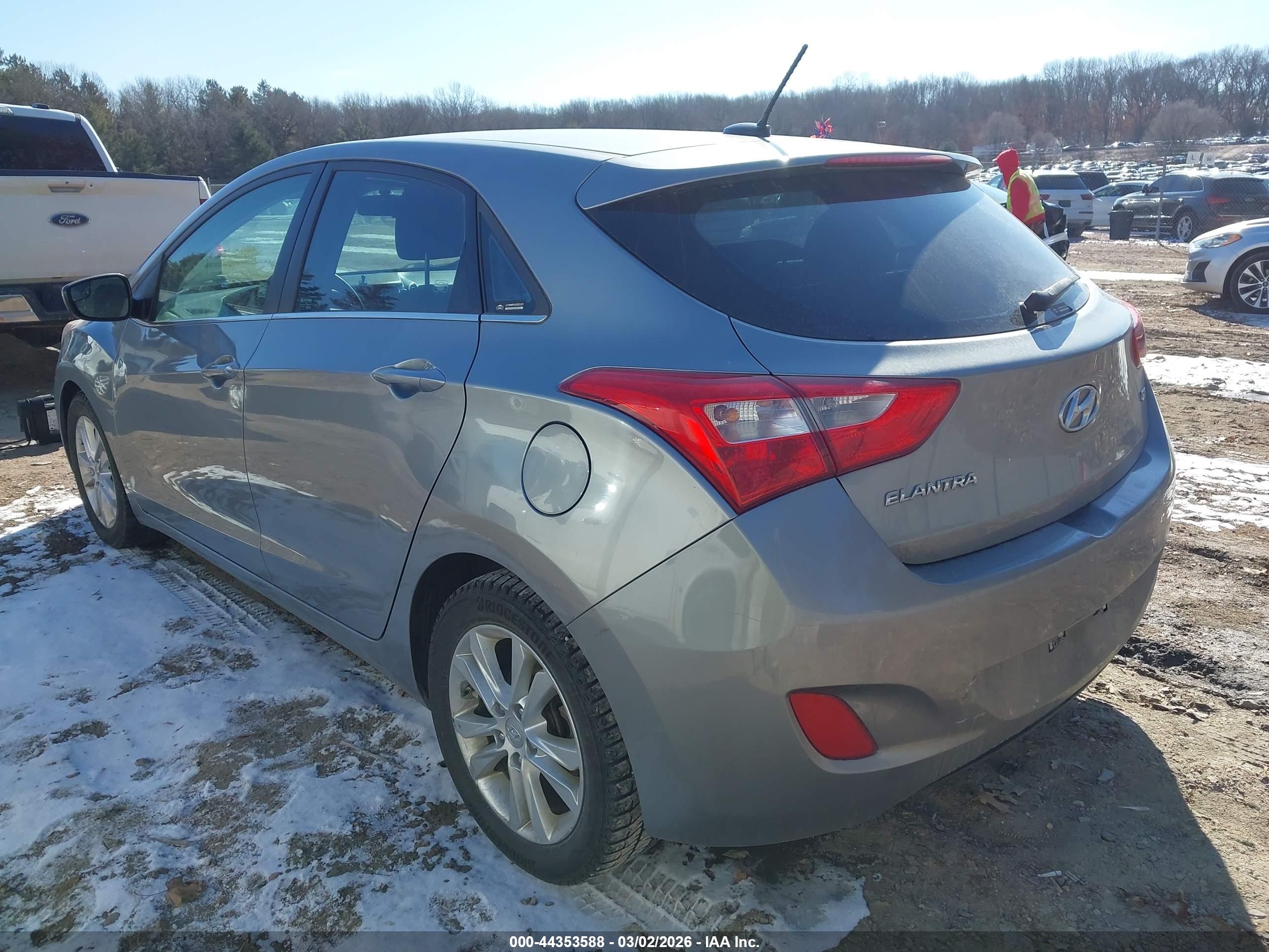 HYUNDAI ELANTRA image 3