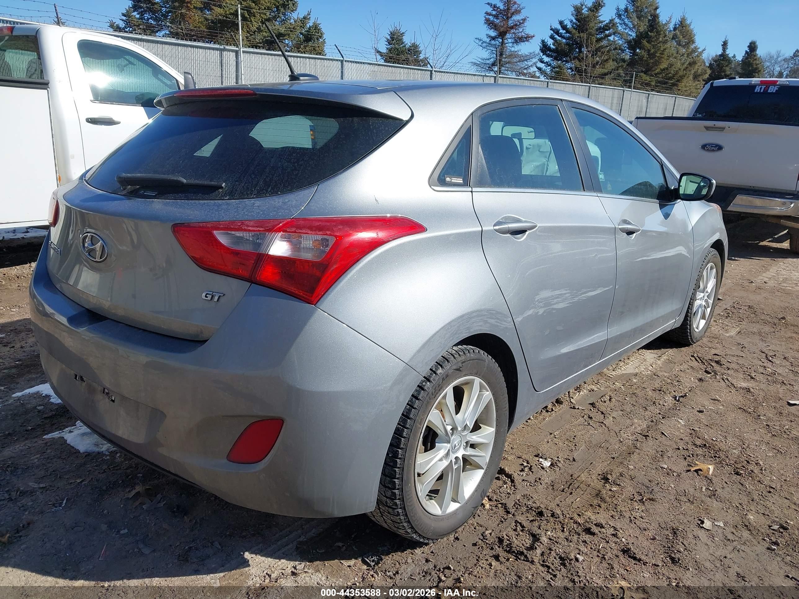 HYUNDAI ELANTRA image 4