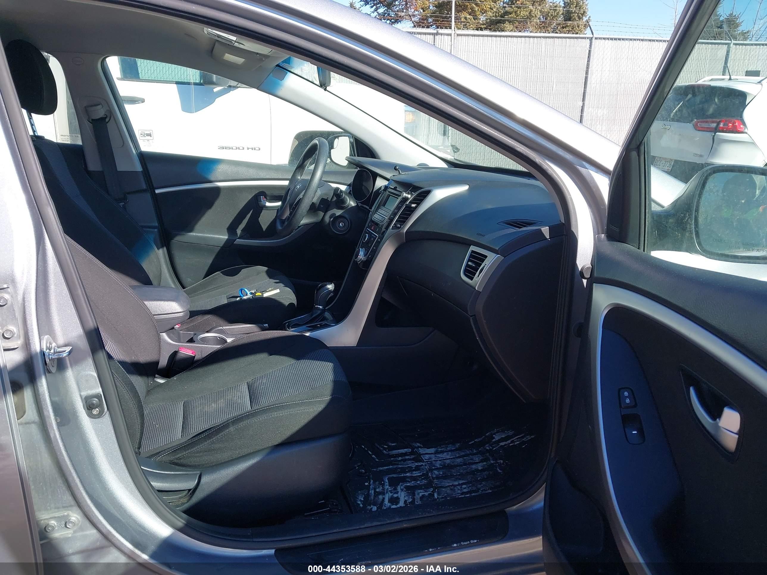 HYUNDAI ELANTRA image 5