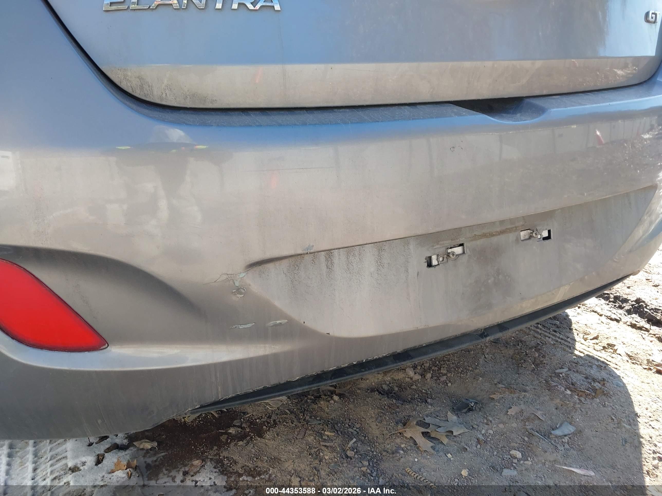 HYUNDAI ELANTRA image 6