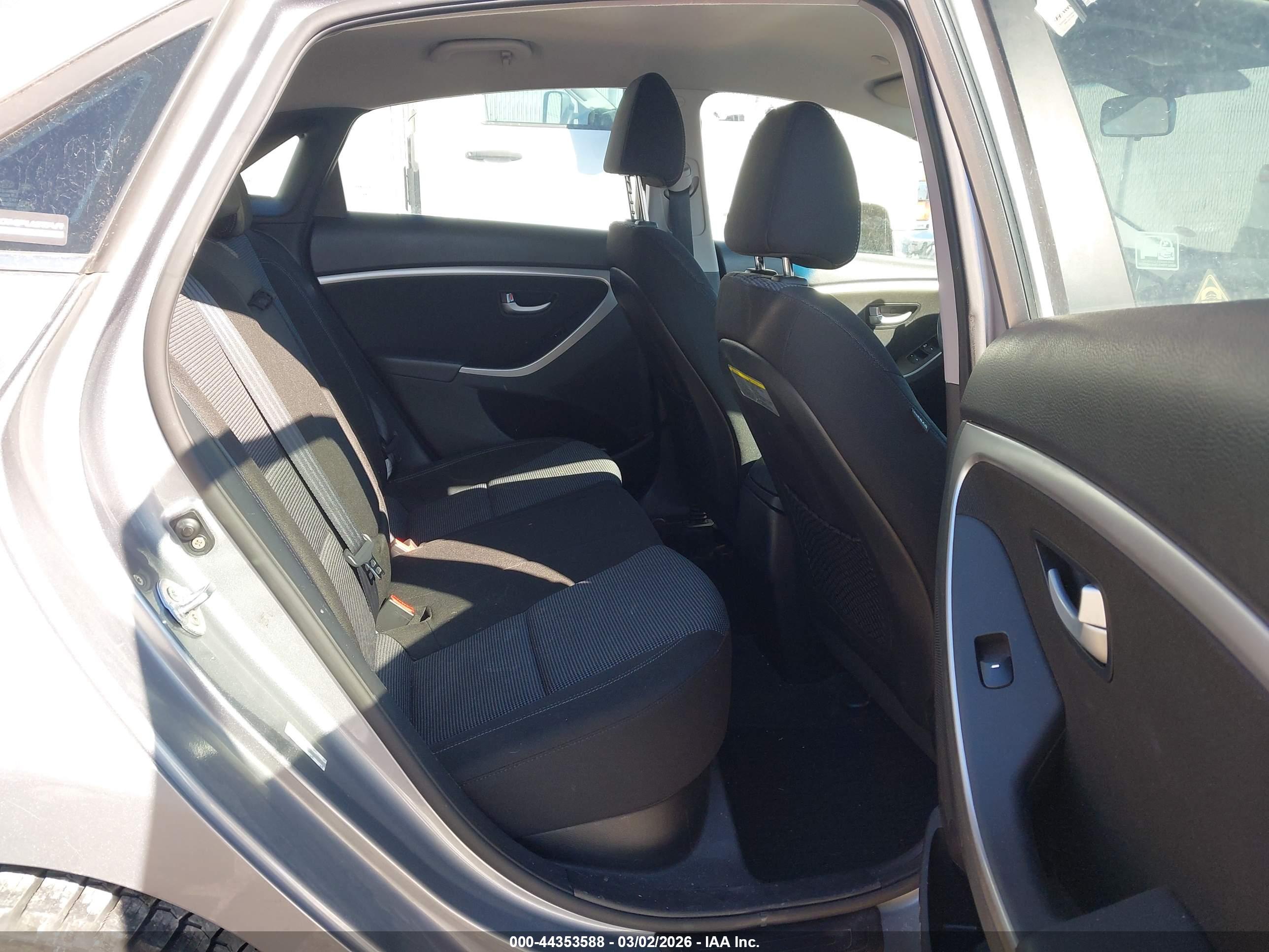HYUNDAI ELANTRA image 8