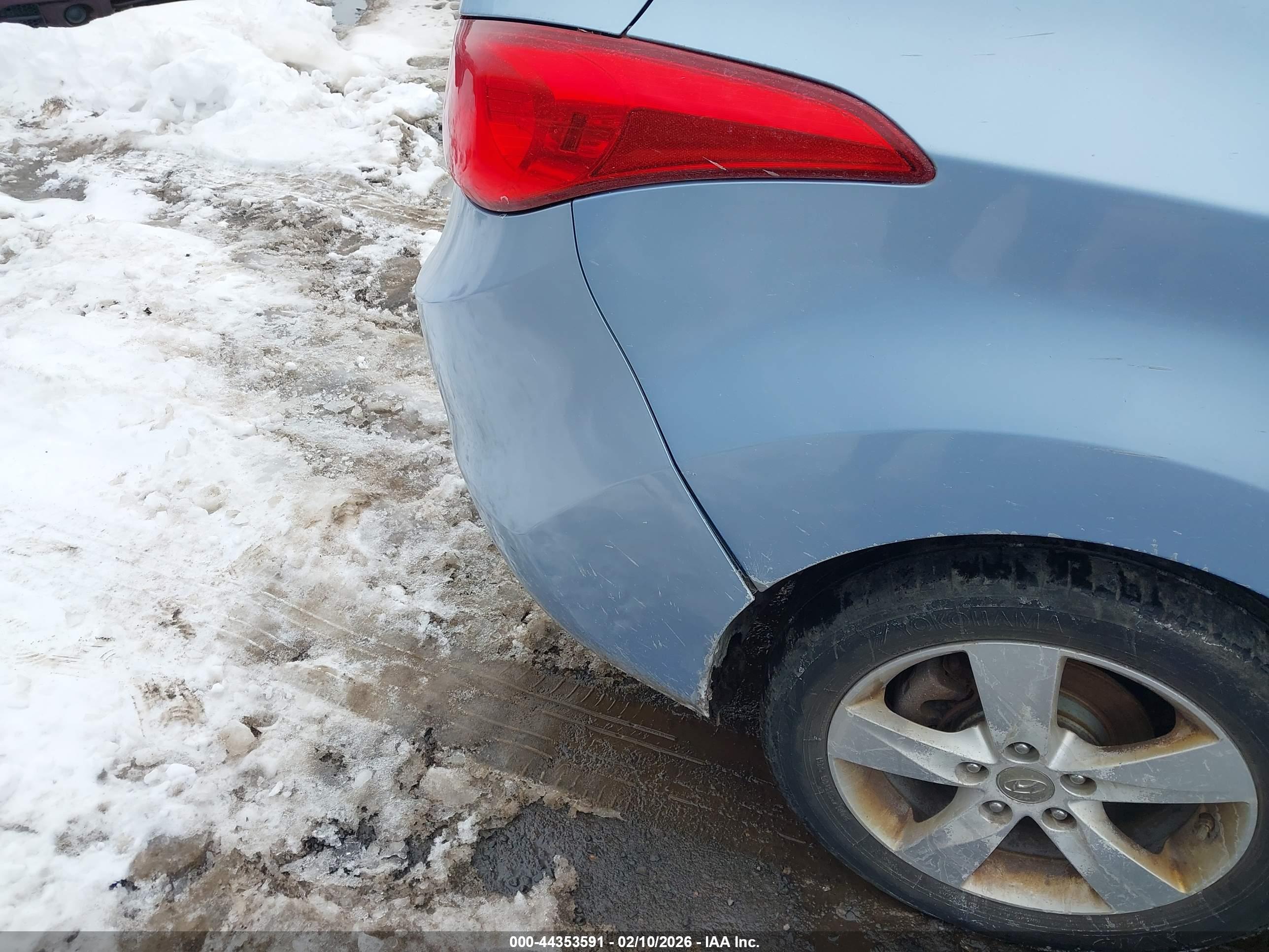 HYUNDAI ELANTRA image 6